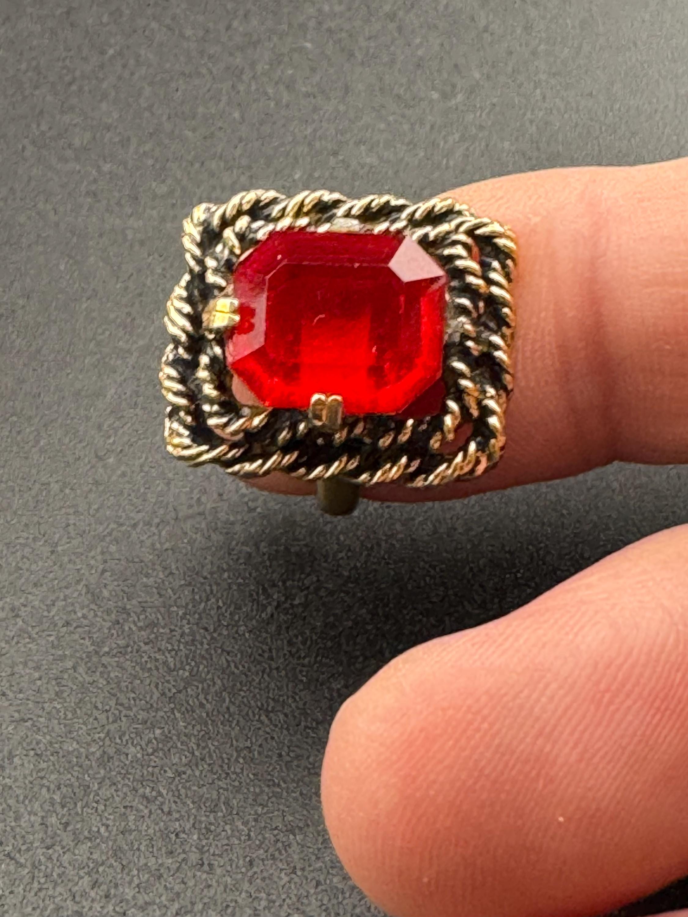 Signed sarah Coventry 1969 Majorca range gold tone red crystal rhinestone adjustable cocktail ring size M N O