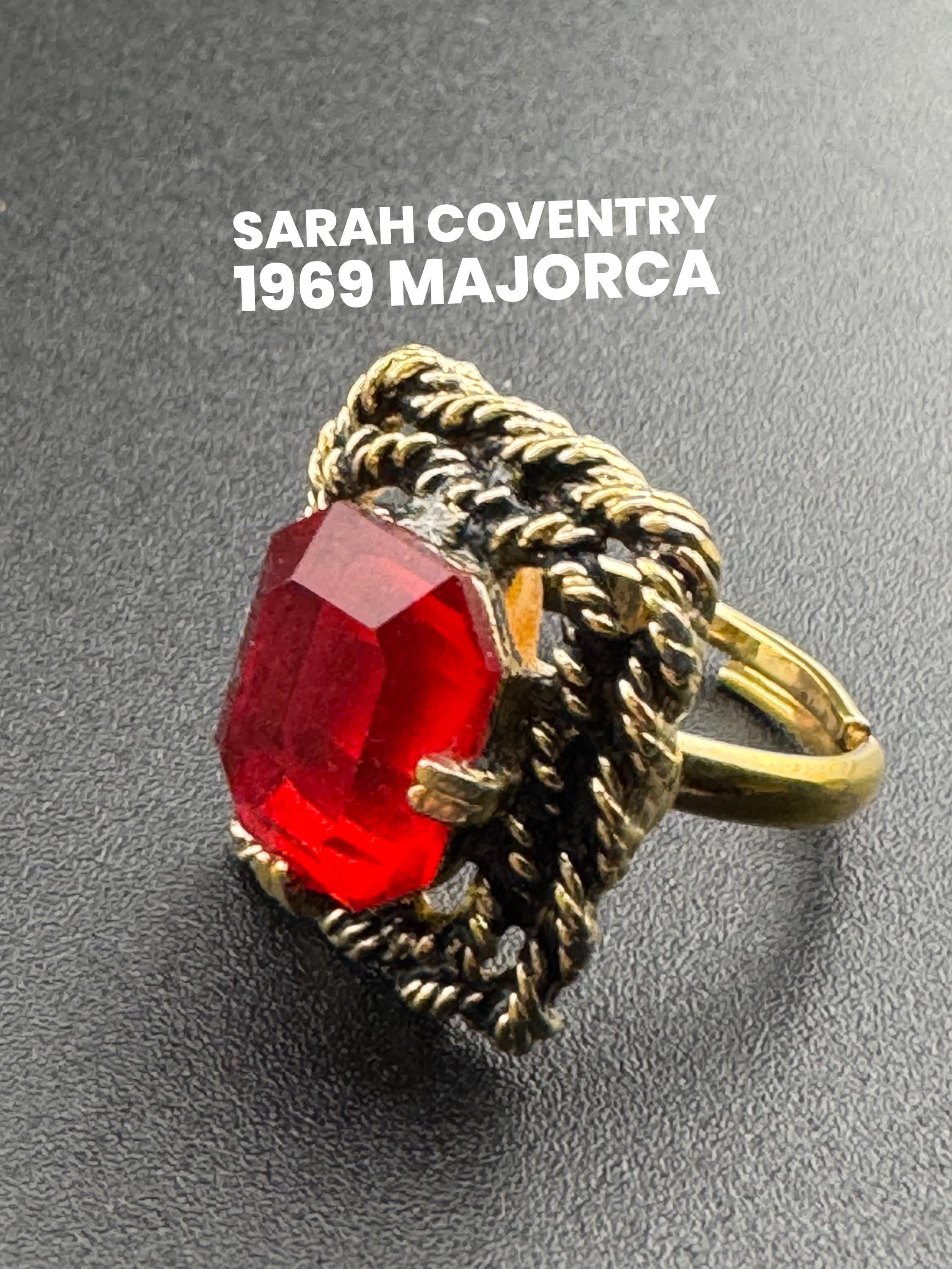 Signed sarah Coventry 1969 Majorca range gold tone red crystal rhinestone adjustable cocktail ring size M N O