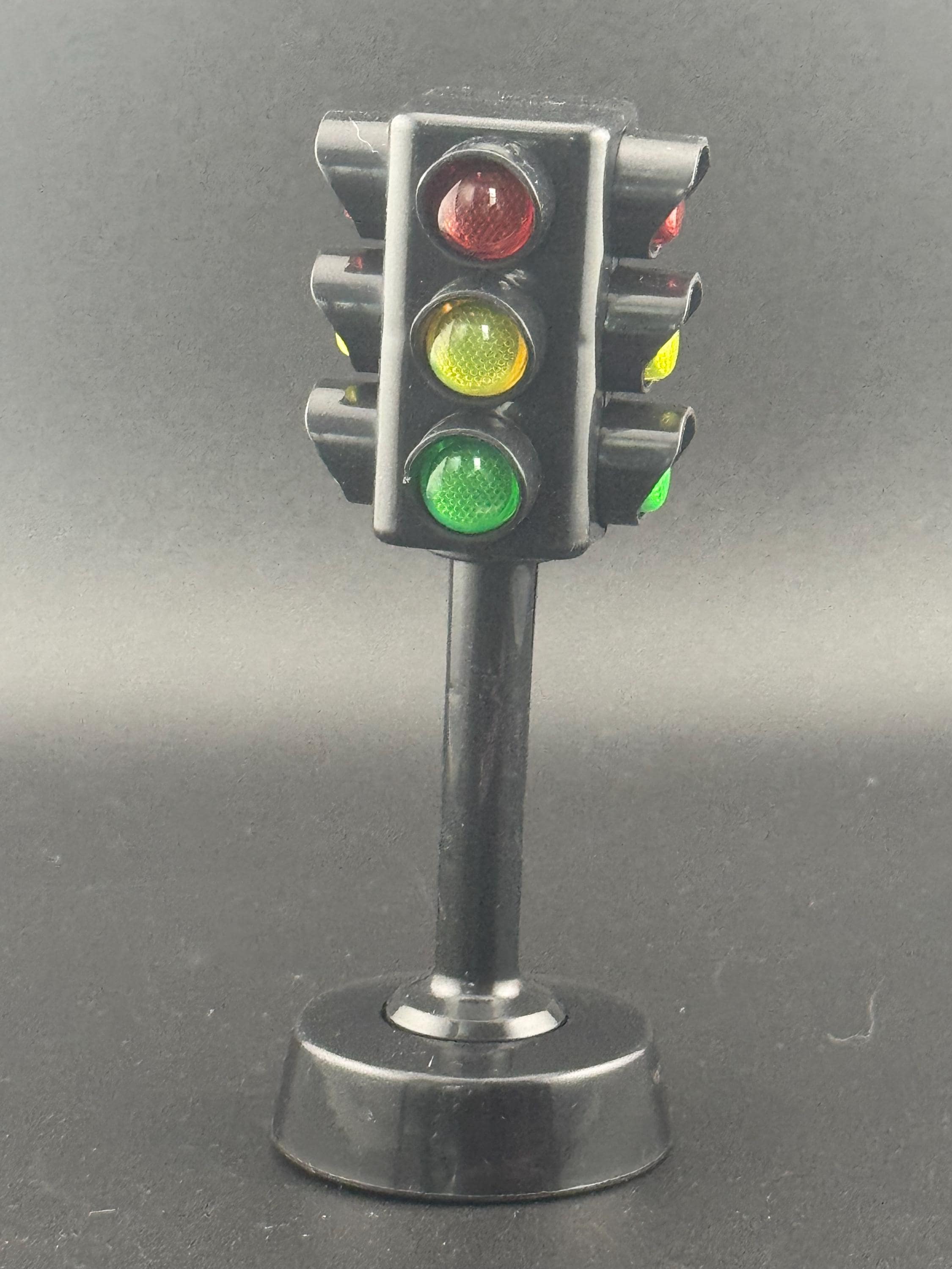 1 x miniature traffic light cake topper decorations reusable, ideal boys,  dads, fathers birthday or driving test cakes