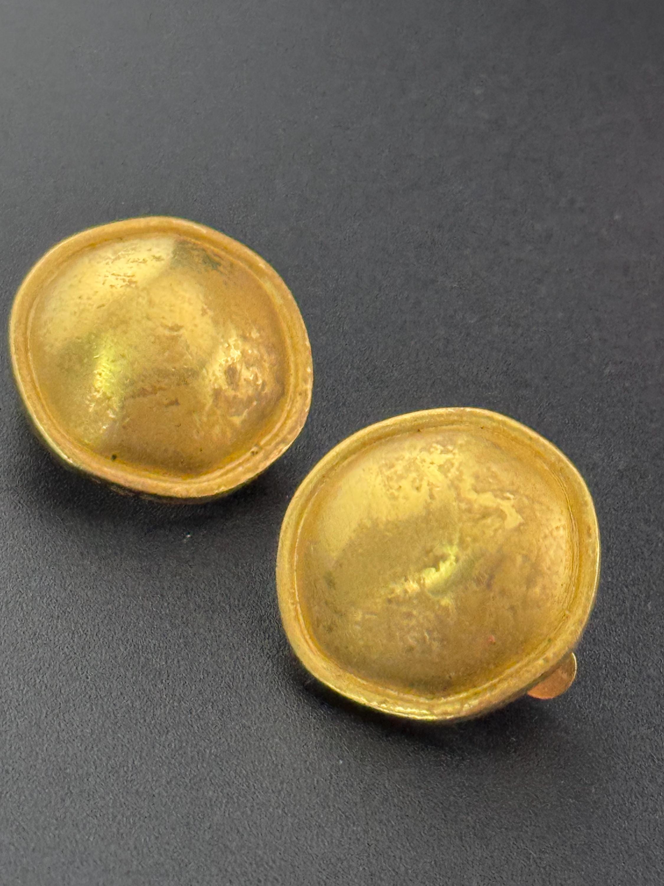 Signed AK Anne Klein Vintage 1980s small  Matt gold round disc button style clip on earrings