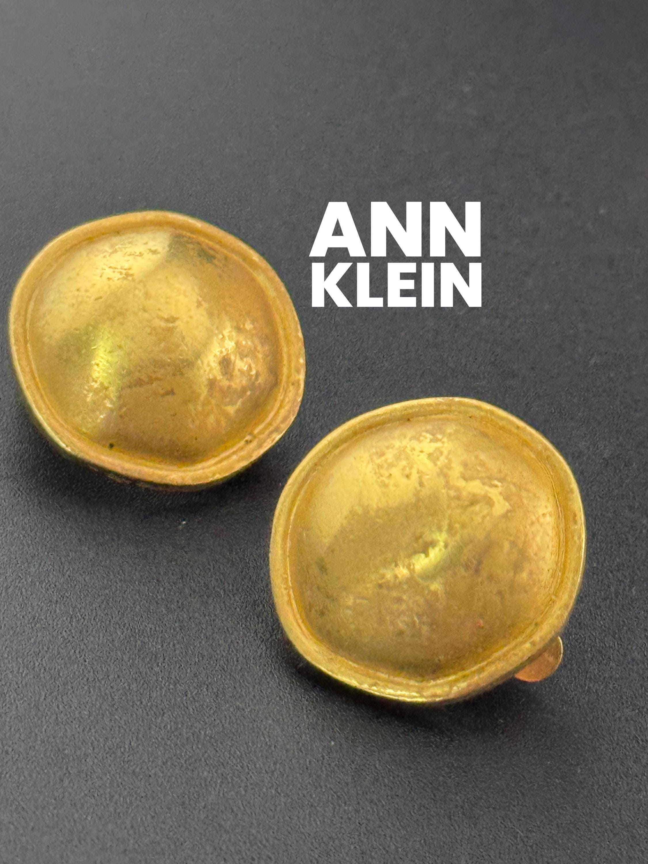 Signed AK Anne Klein Vintage 1980s small  Matt gold round disc button style clip on earrings