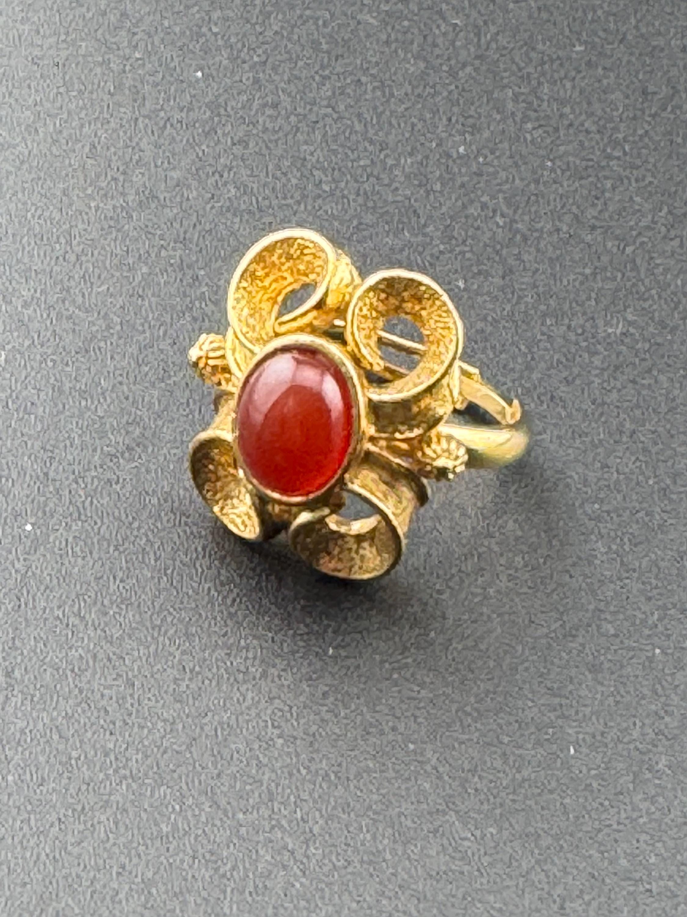 Vintage chunky gold tone adjustable red brown cabochon glass cocktail dress ring size P Q R S