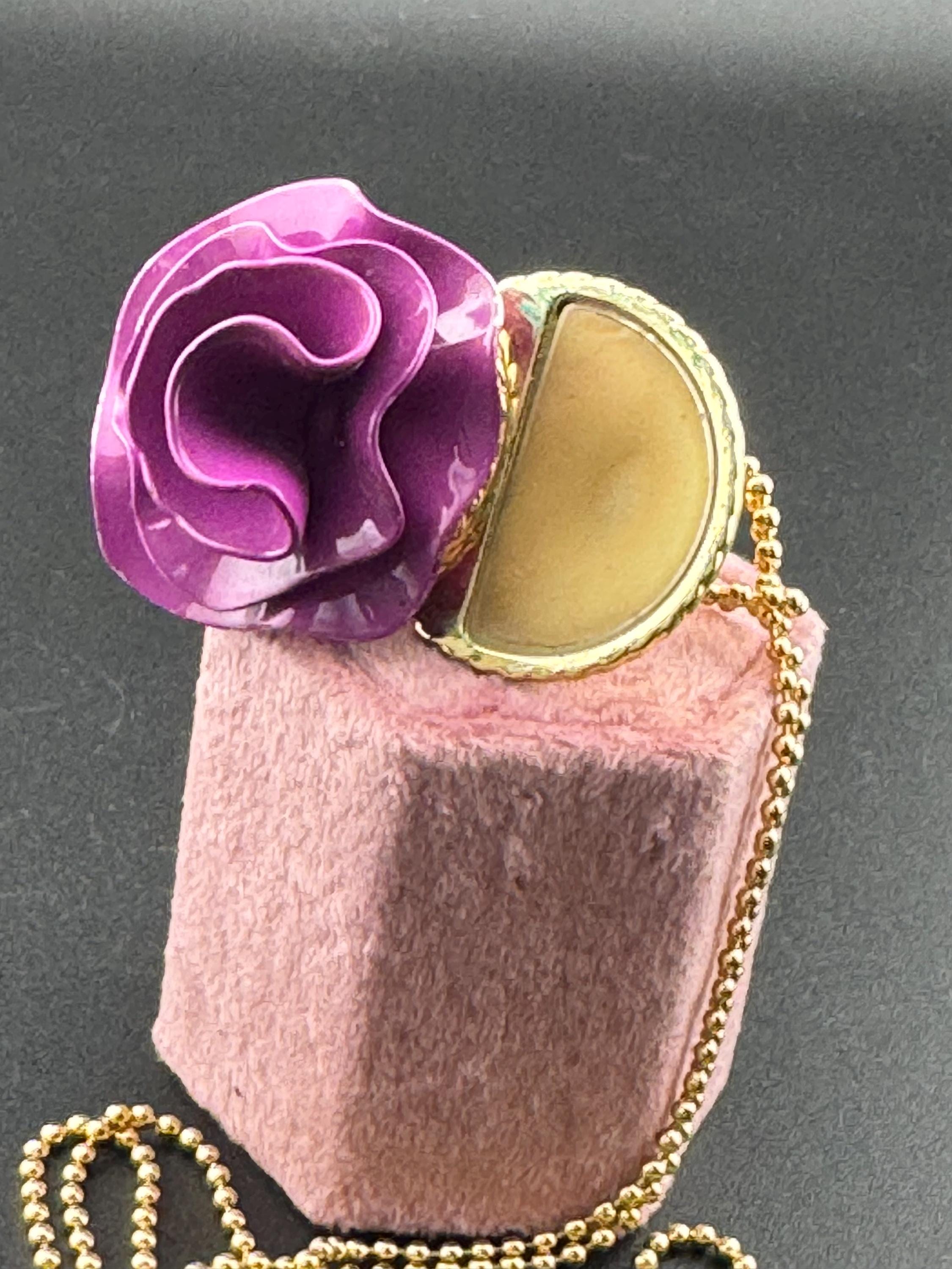 Marc Jacob’s Lola cream perfume scent ring with oversized purple flower size uk N O