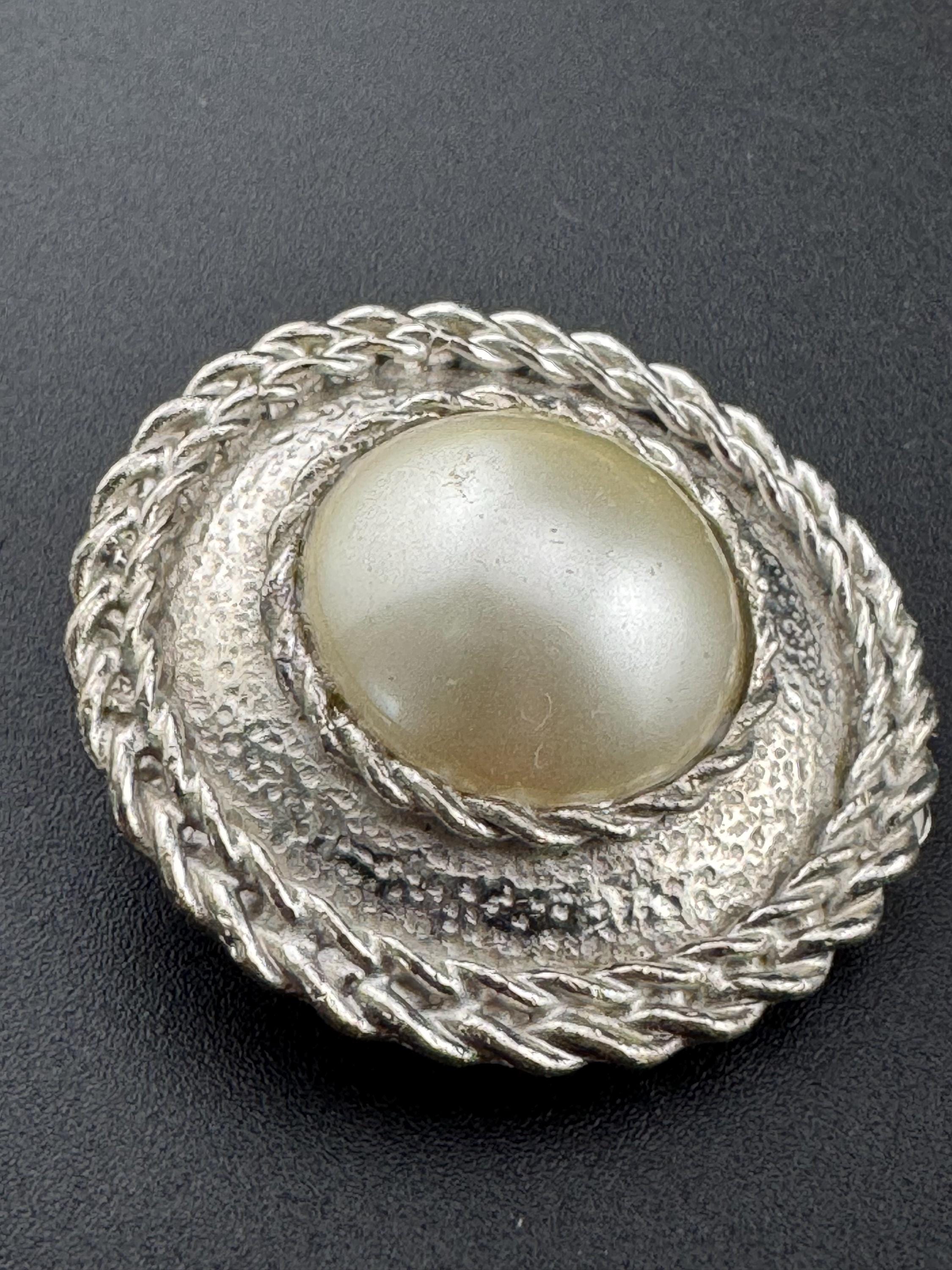 True vintage silver tone nautical rope edge round faux pearl cabochon Scarf Clip ring old shop stock nautical style