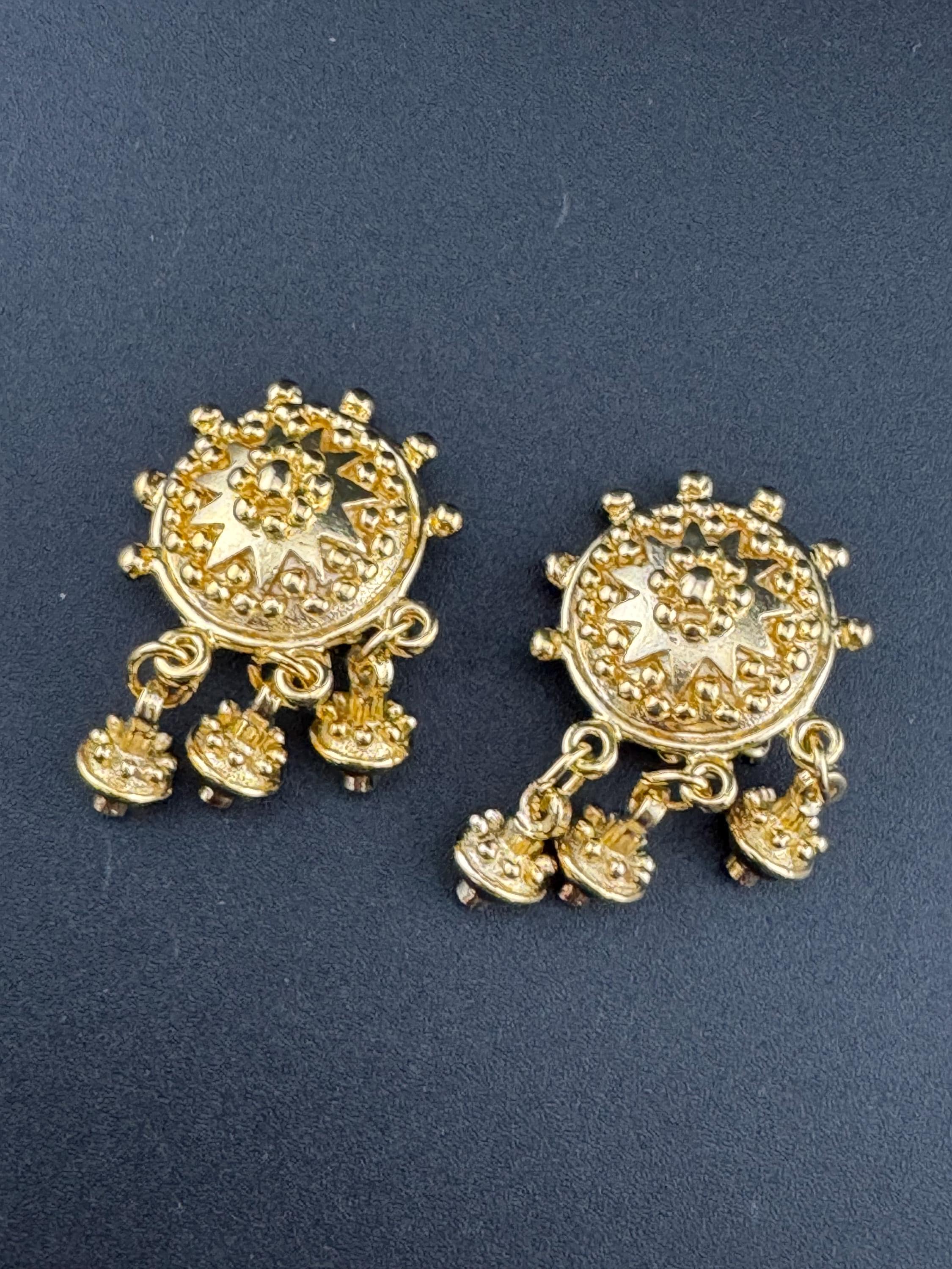 3cm etruscan style Gold tone dangly star charm clip on earrings 1990s True vintage