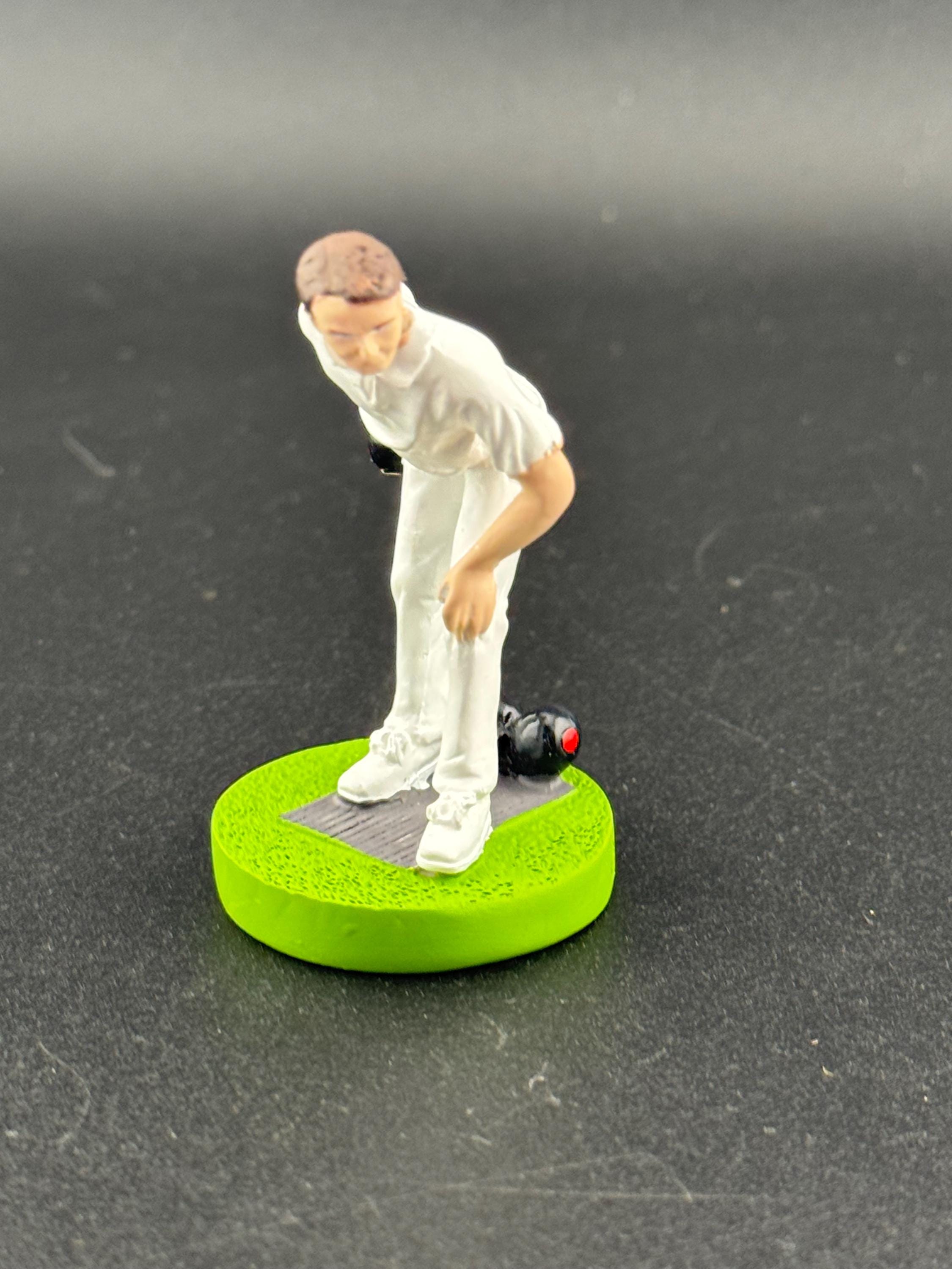 Men lawn bowls player bowling birthday cake topper, novelty sports, hobby  bowling decoration