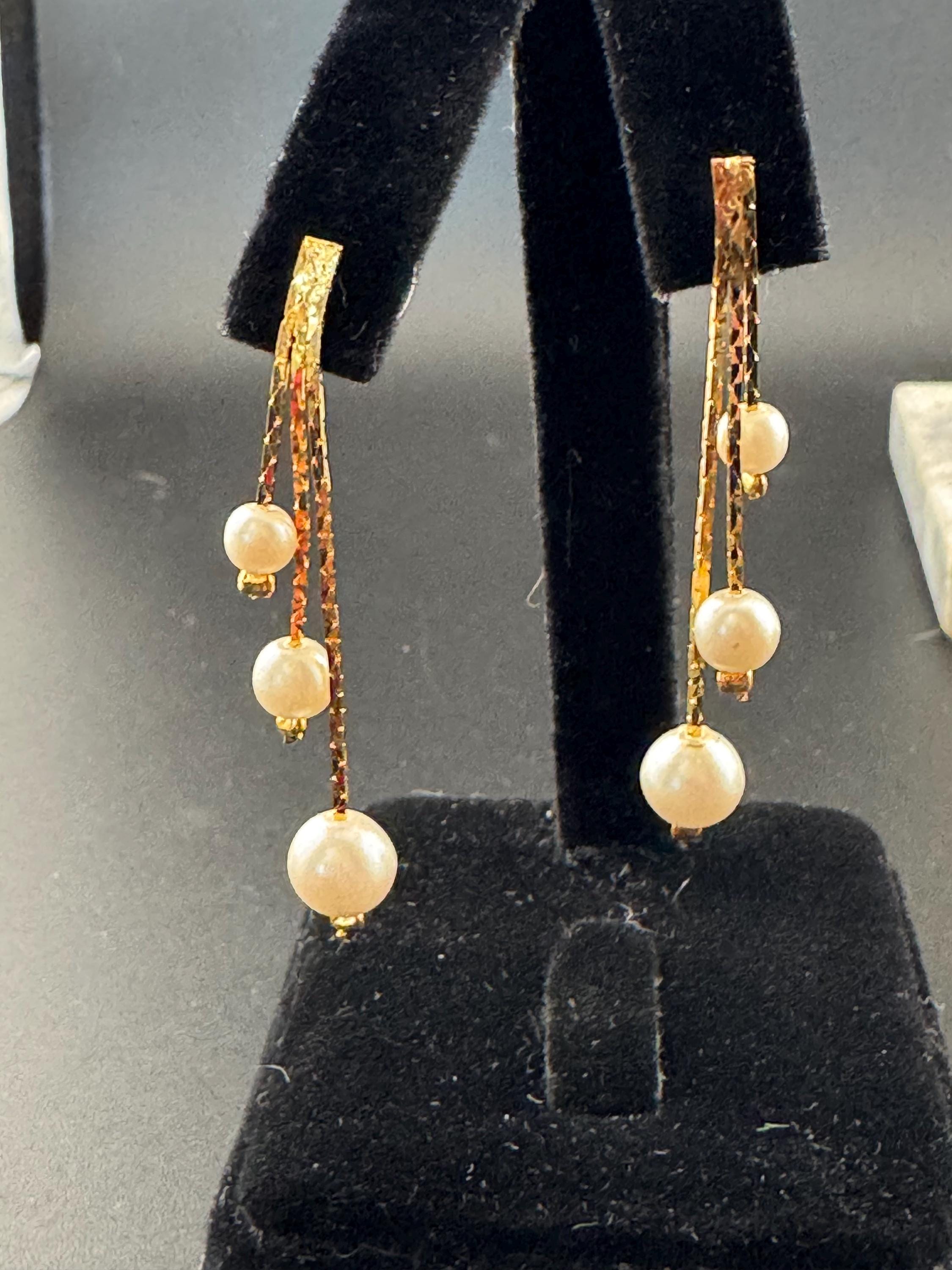 Vintage gold plated faux pearl ball bead dainty triple chain dangly drop earrings 1970s 80s 4.5cm