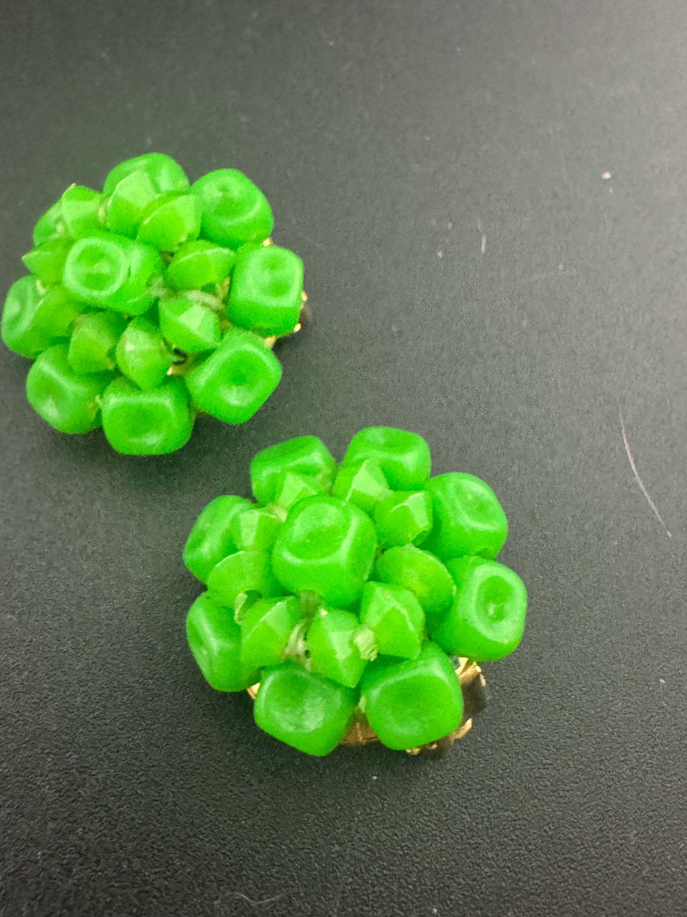 Vintage 1950s Funky apple green plastic Cluster Clip On Earrings pin up girl style