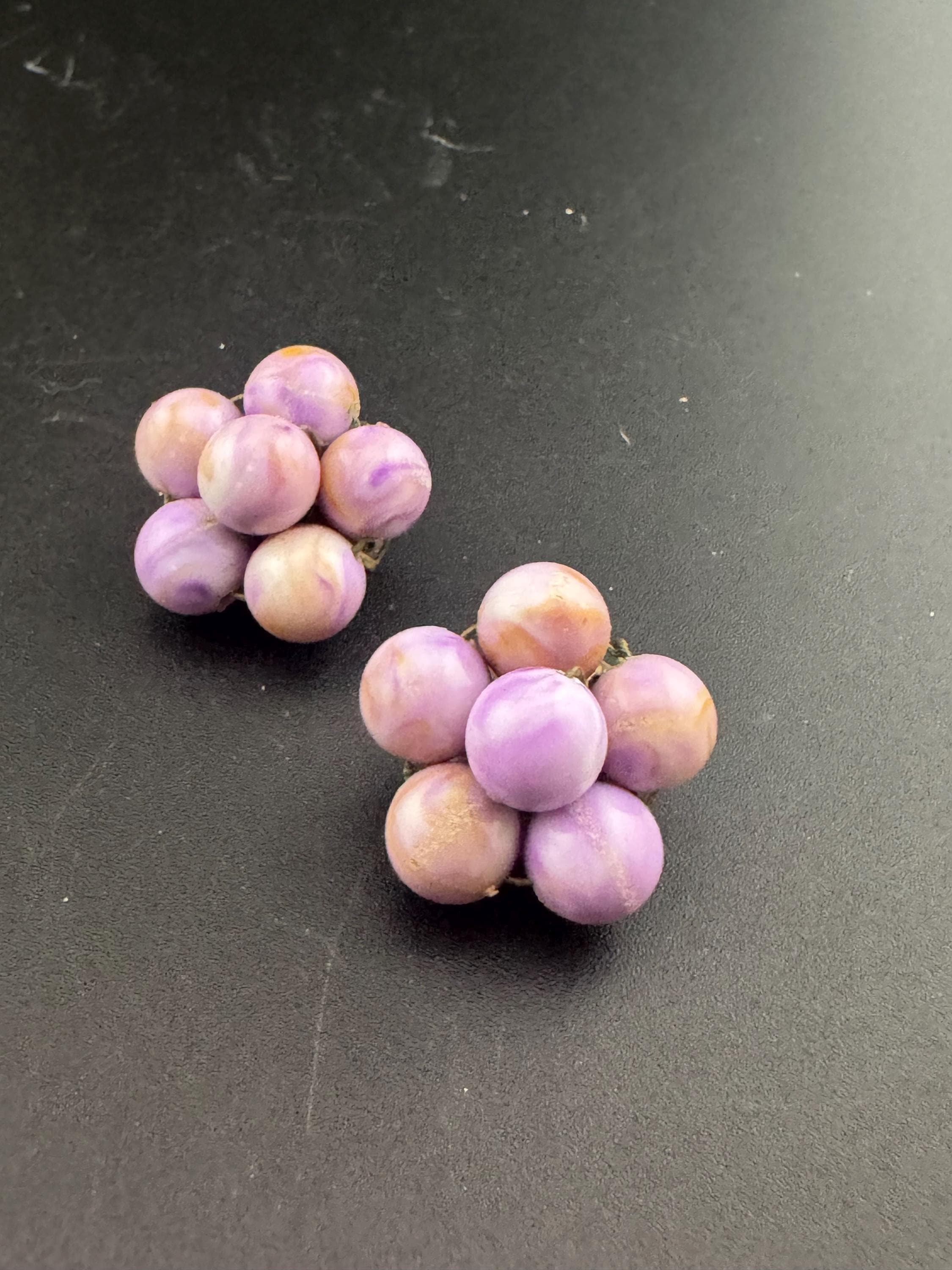 Vintage 1950s 1960s lilac purple  plastic beaded Cluster Clip On Earrings