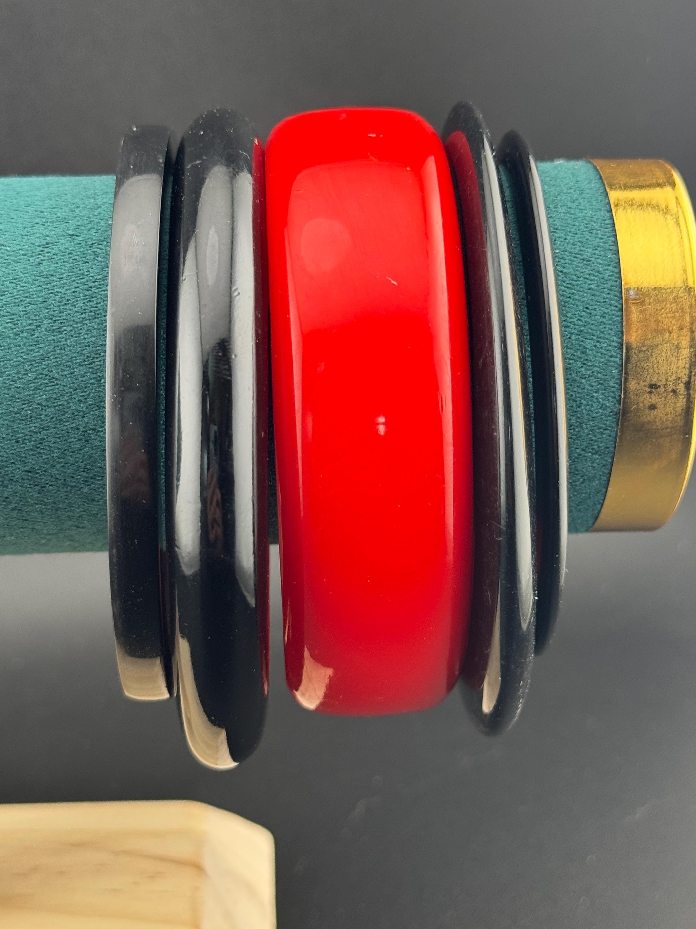 Vintage stack of black and red Chunky stylish plastic bangles retro acrylic bracelets