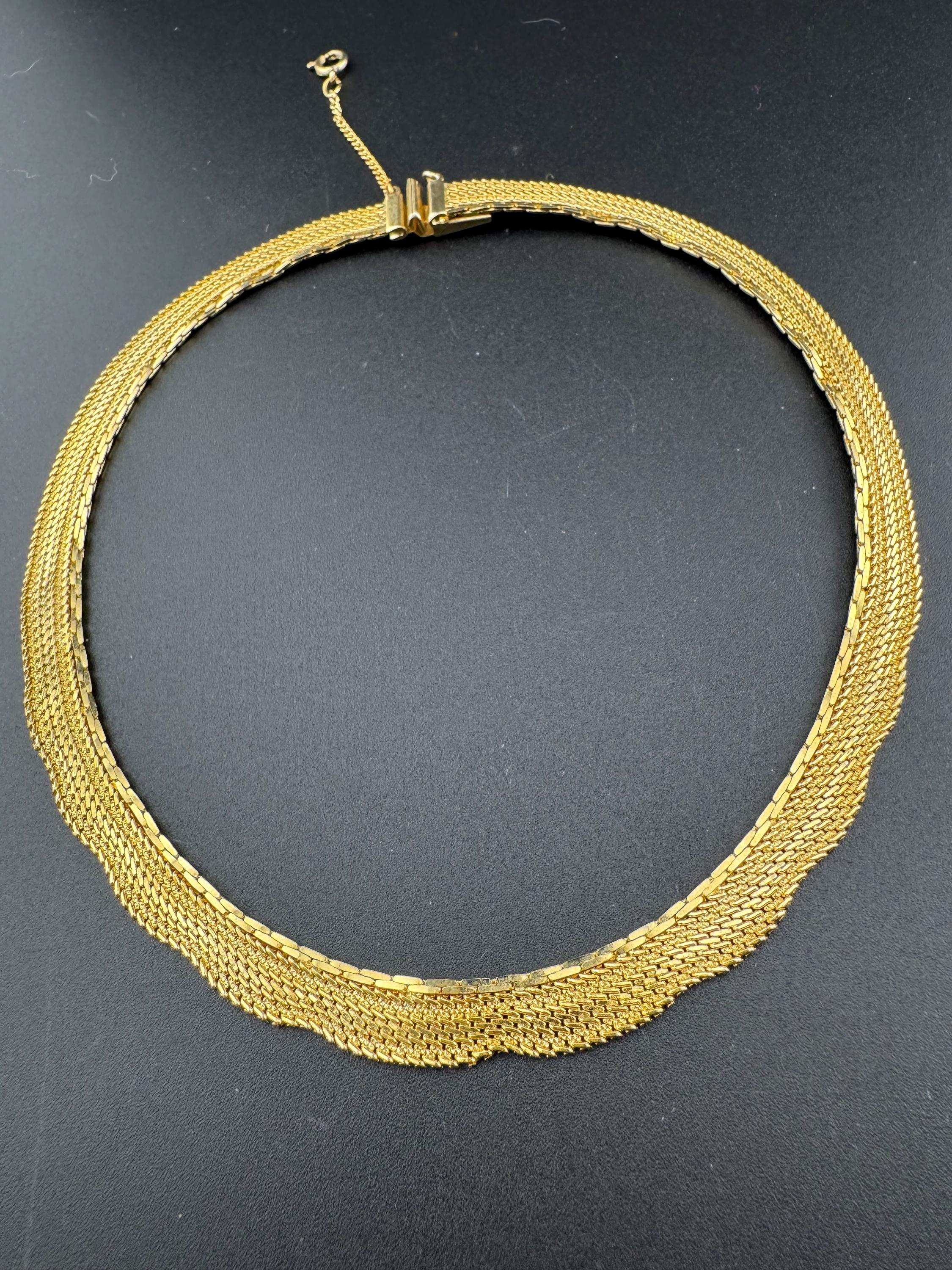 Vintage gold tone modernist design wide mesh choker necklace scalloped