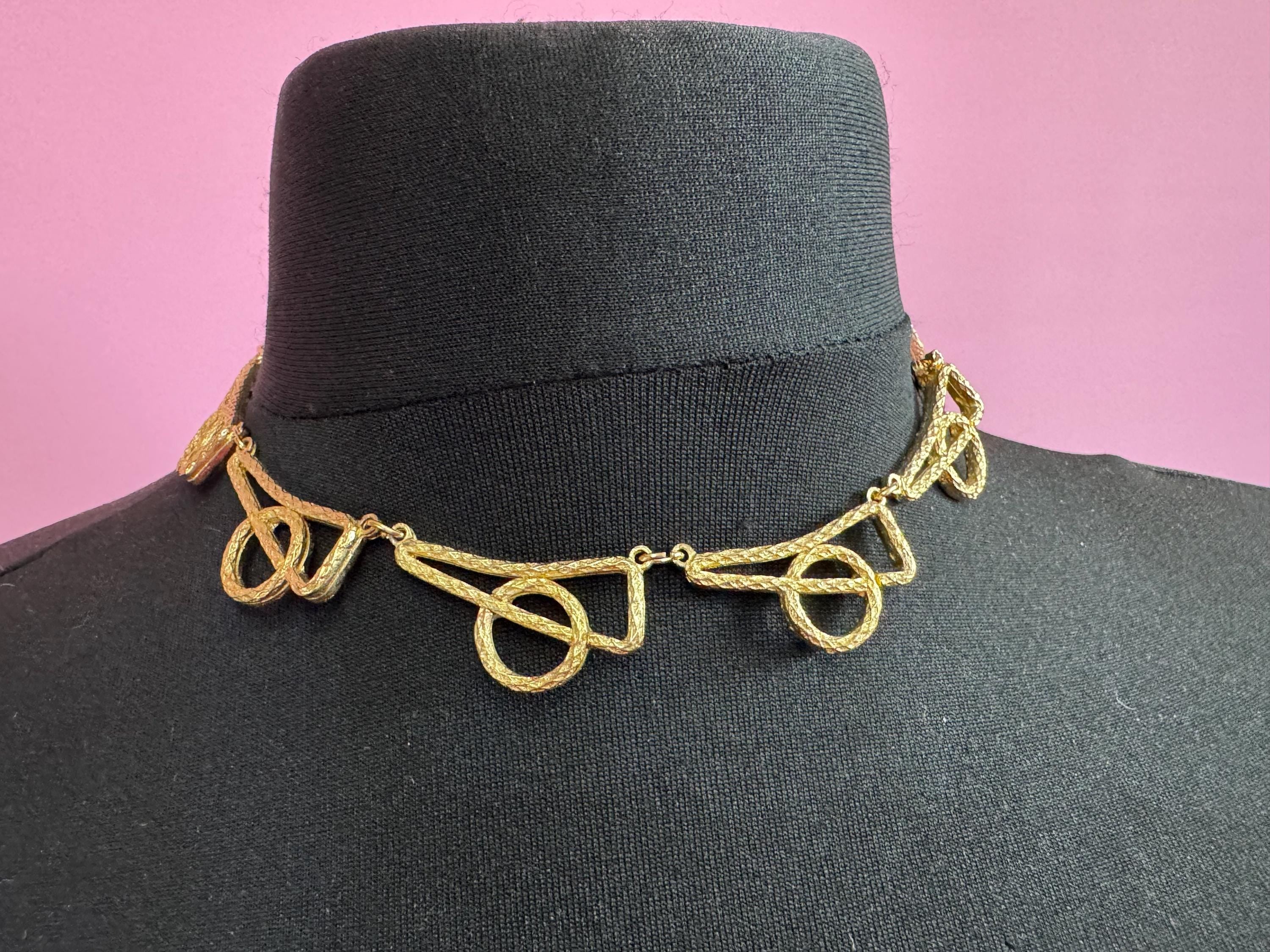 Slim neck Vintage gold tone brutalist modernist textured panel link choker necklace 36-41cm