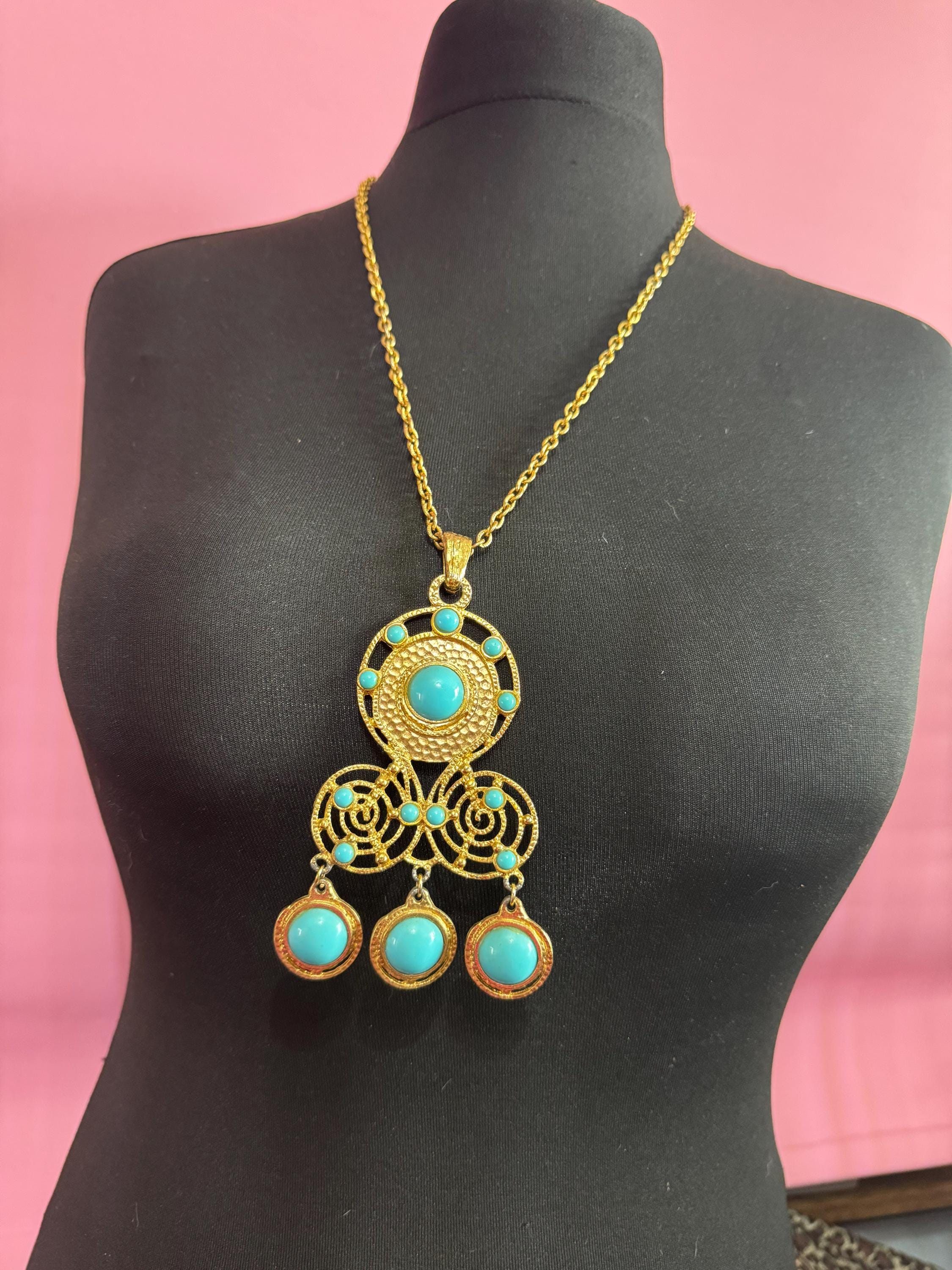 Vintage oversized statement gold tone turquoise cabochon pendant medallion necklace on 65cm