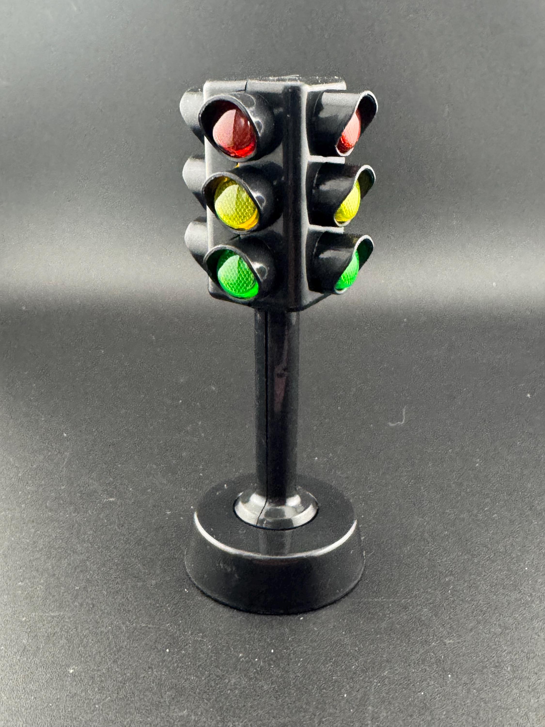 1 x miniature traffic light cake topper decorations reusable, ideal boys,  dads, fathers birthday or driving test cakes