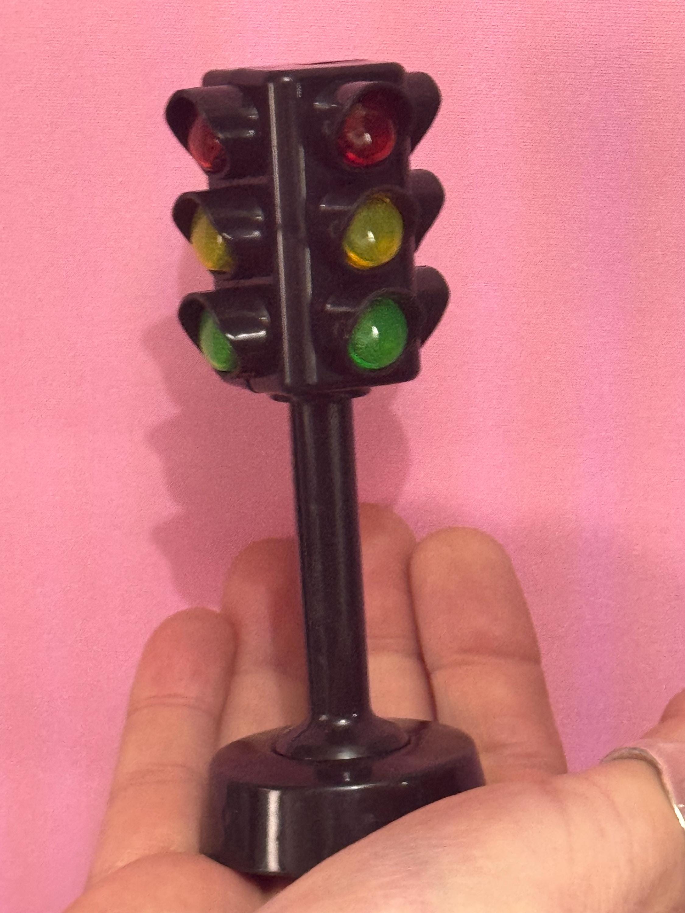 1 x miniature traffic light cake topper decorations reusable, ideal boys,  dads, fathers birthday or driving test cakes