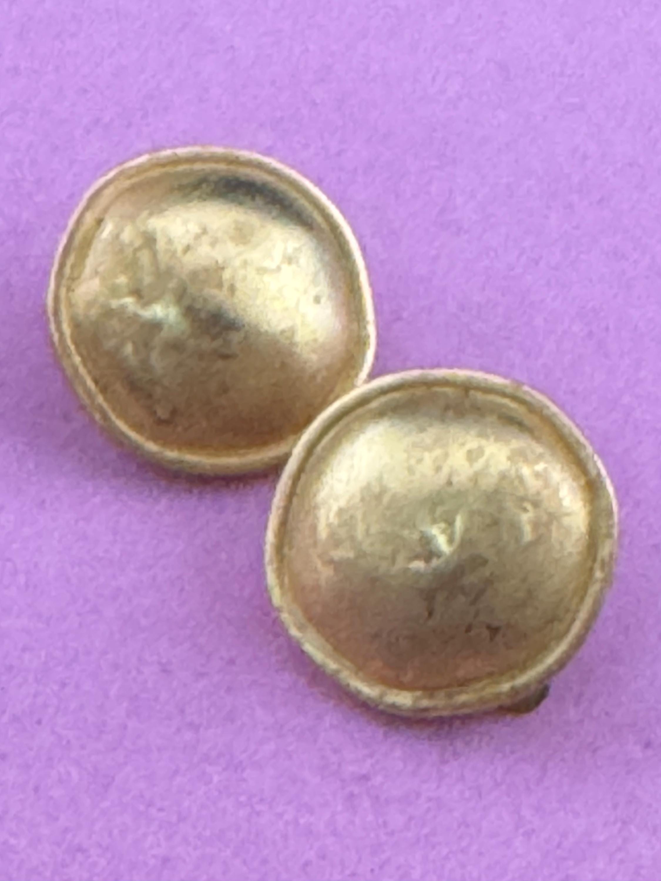 Signed AK Anne Klein Vintage 1980s small  Matt gold round disc button style clip on earrings