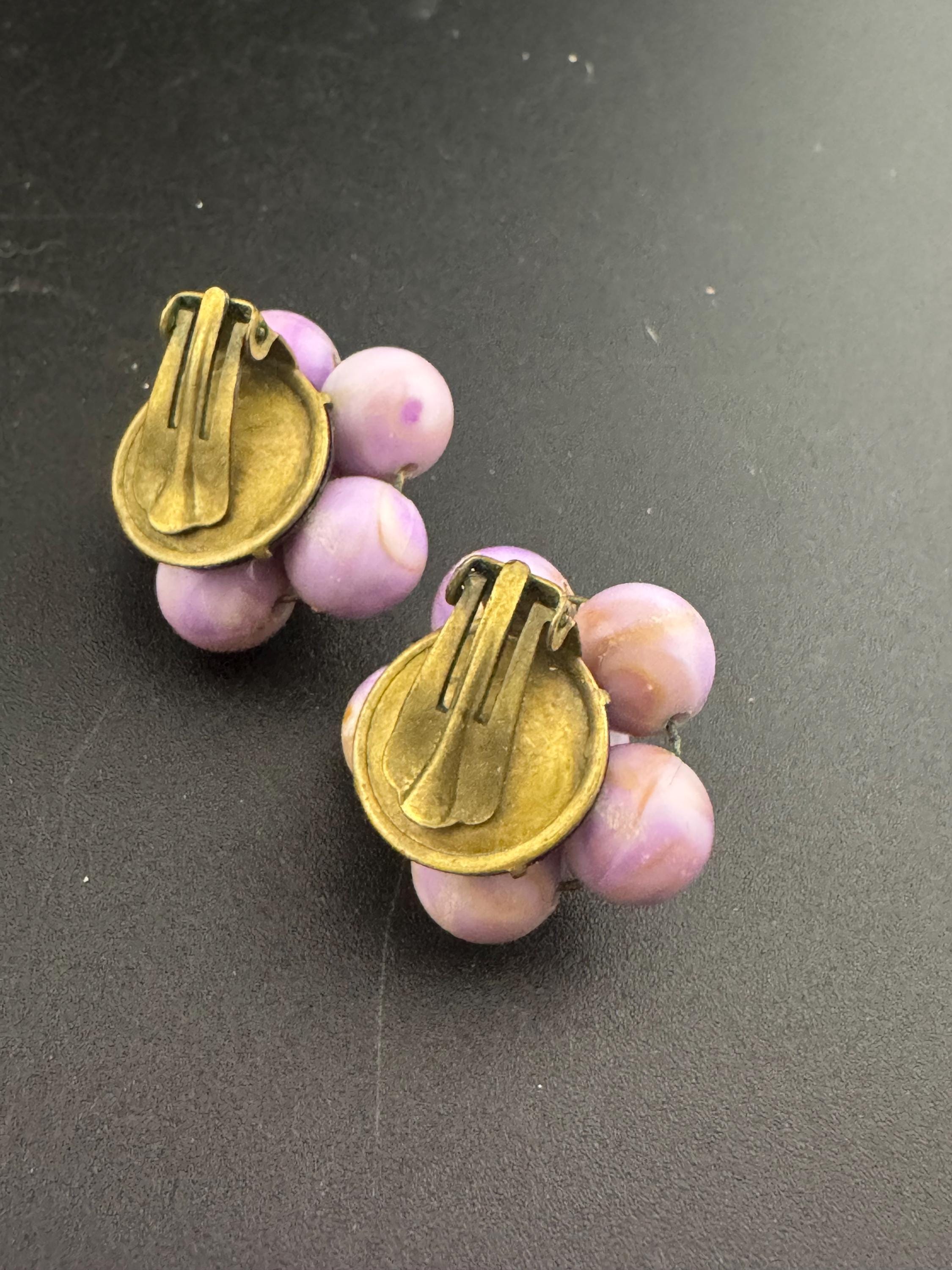 Vintage 1950s 1960s lilac purple  plastic beaded Cluster Clip On Earrings