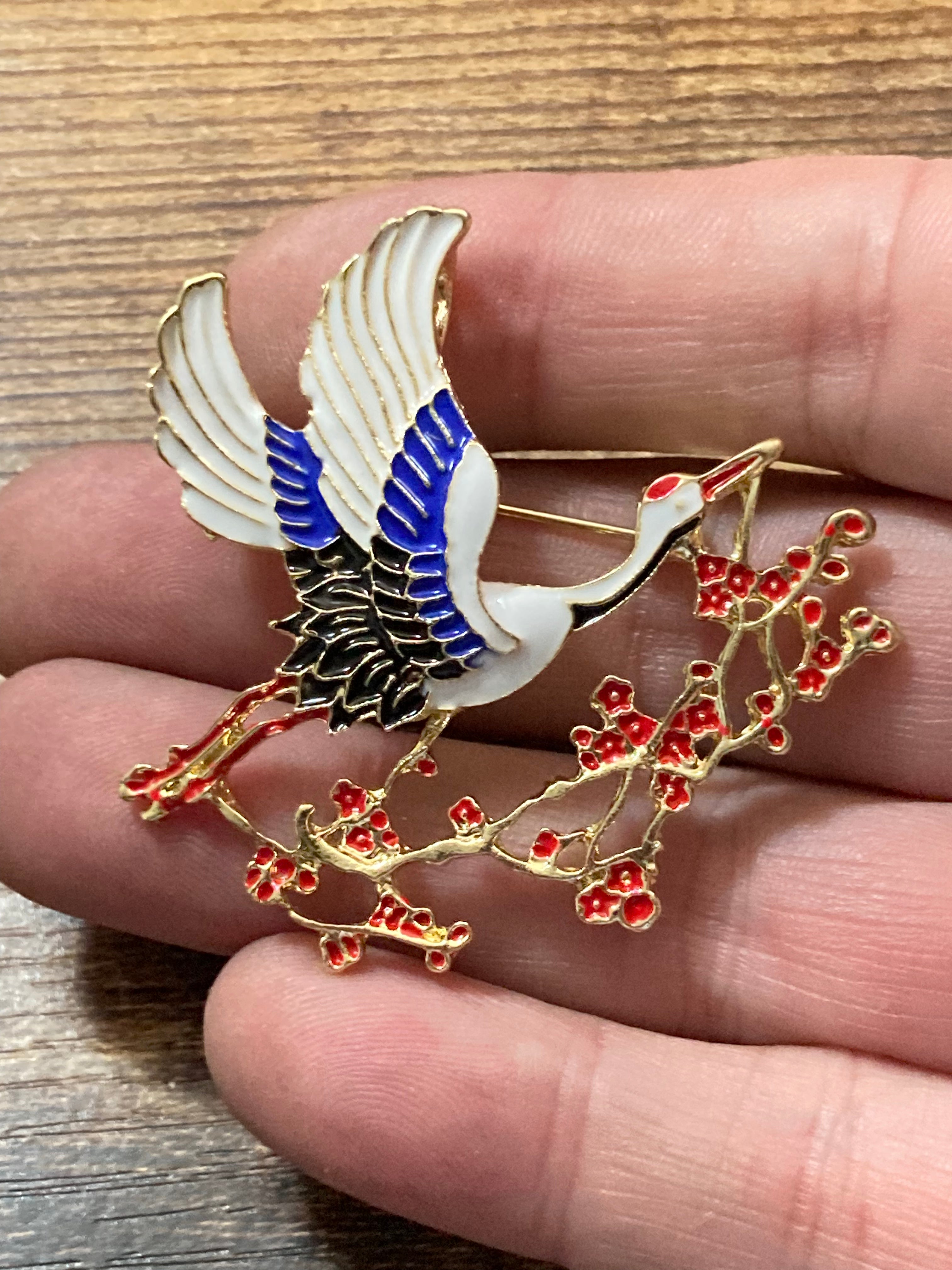 Japanese crane enamel brooch black