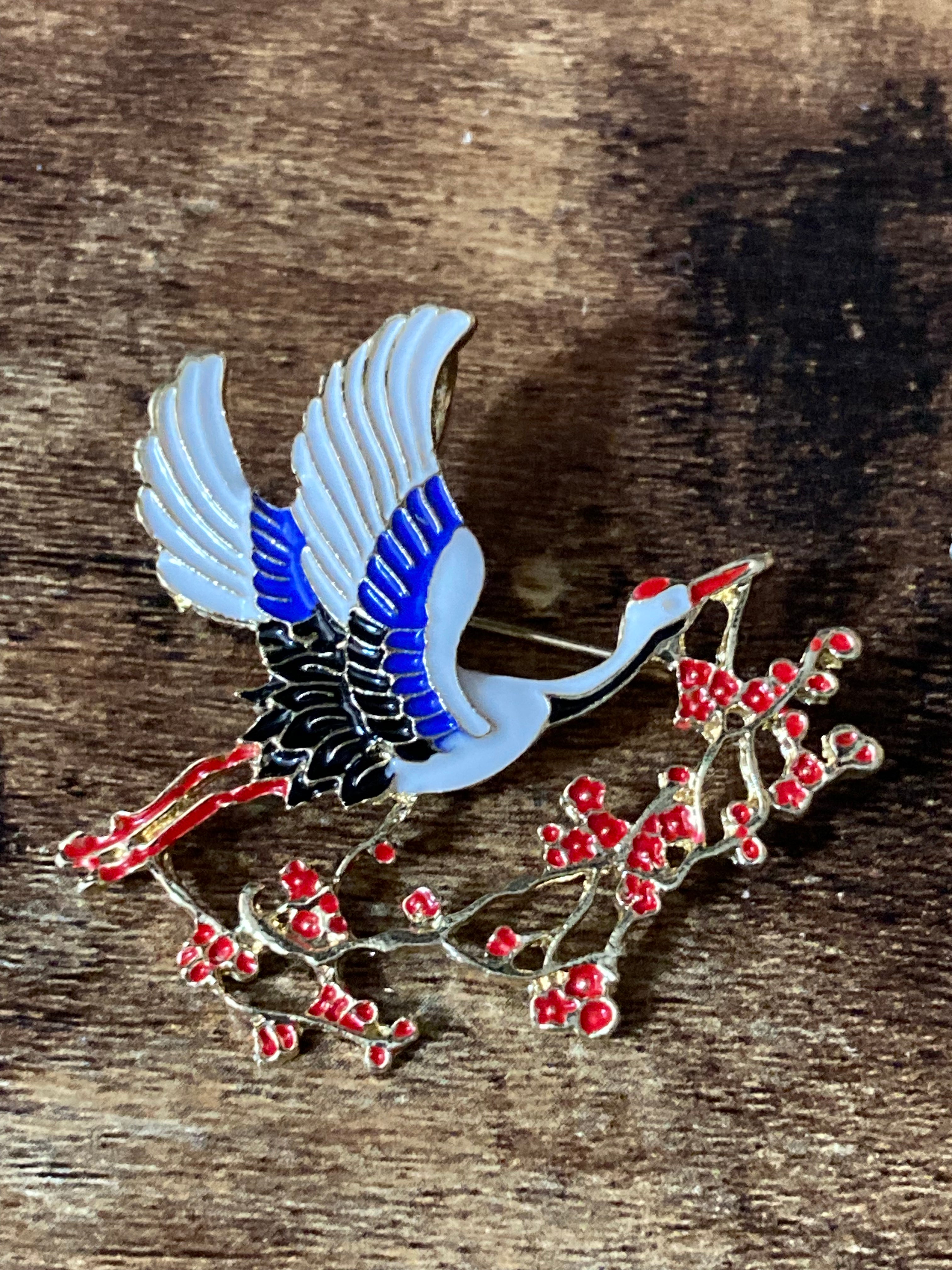 Japanese crane enamel brooch black