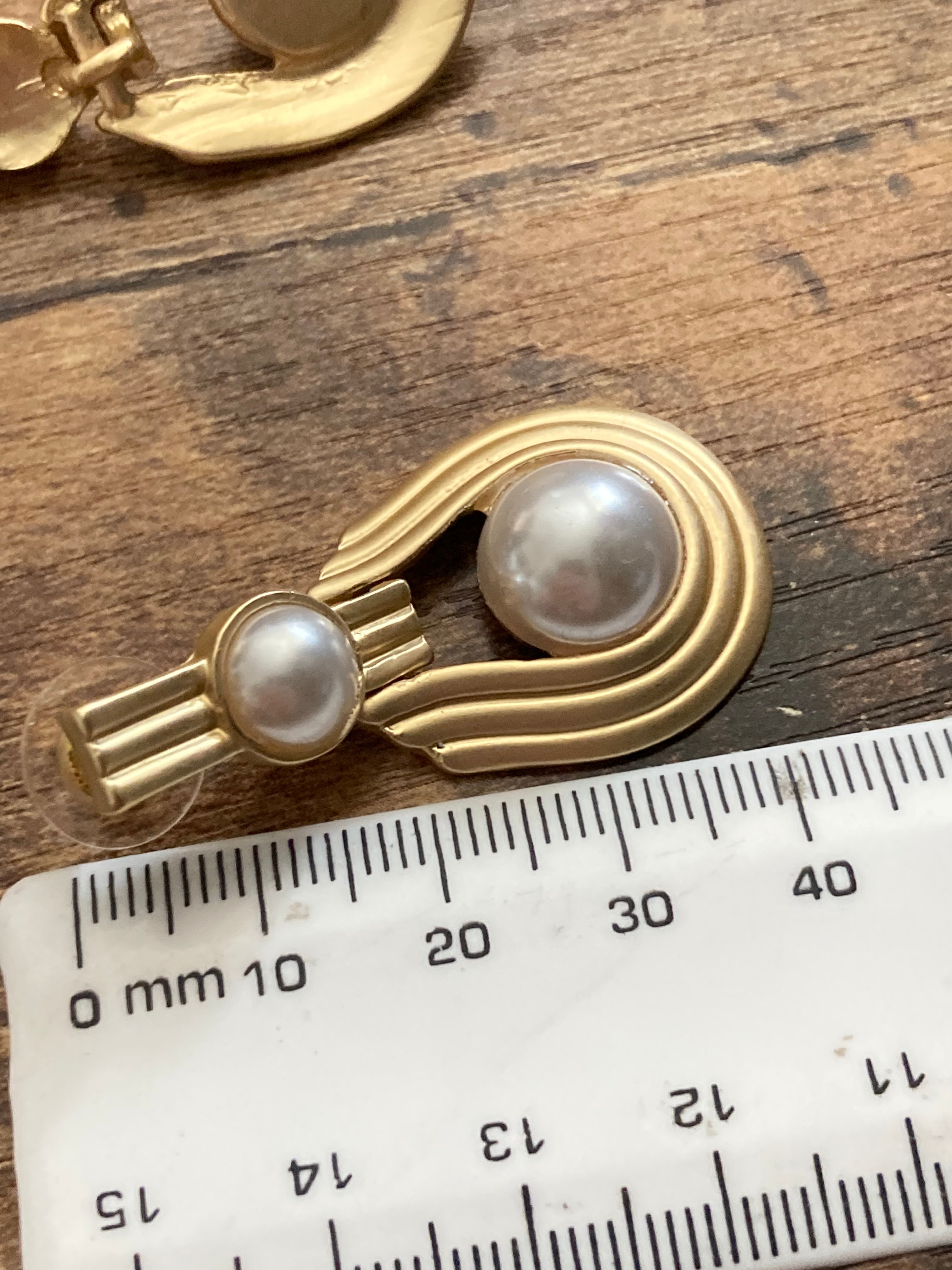 Modernist Etruscan pearl drop earrings gold tone