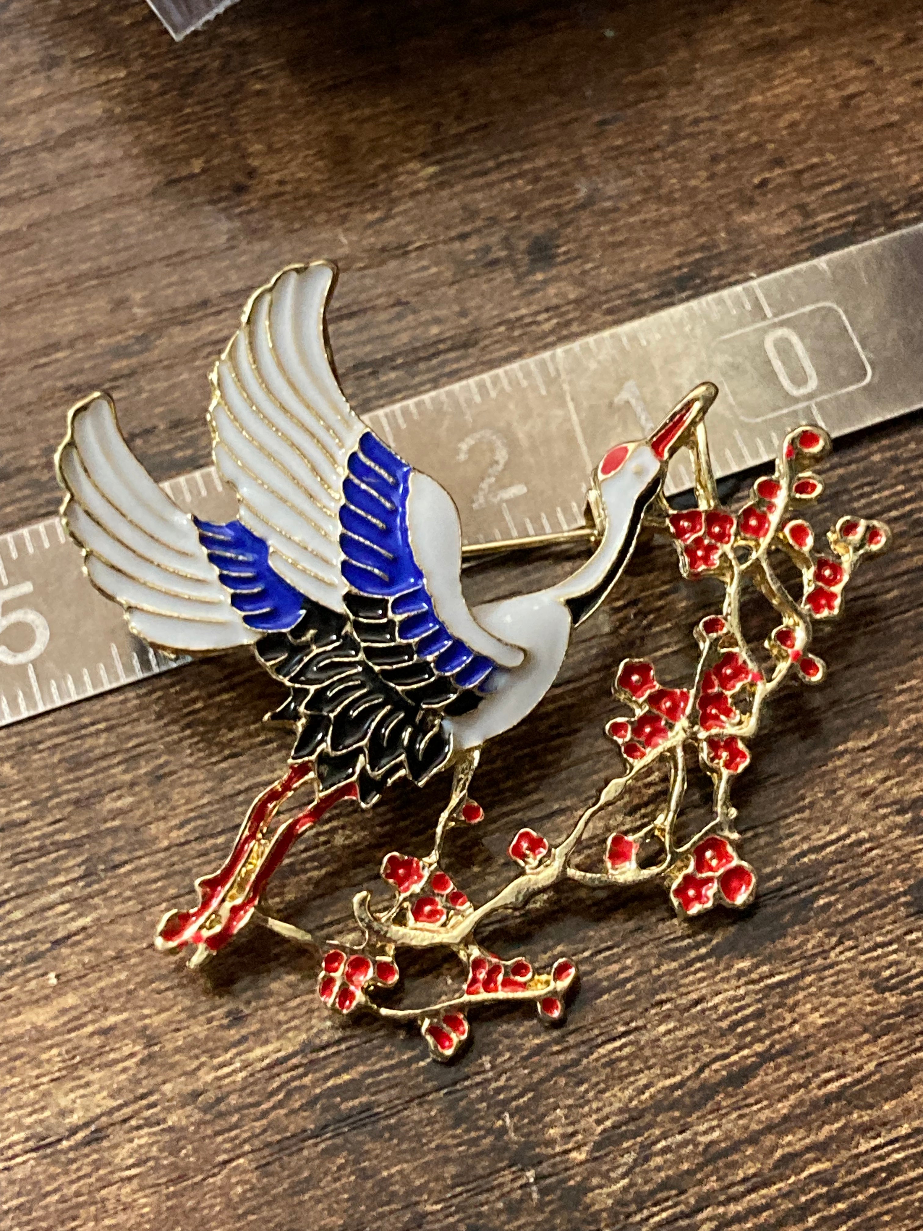 Japanese crane enamel brooch black