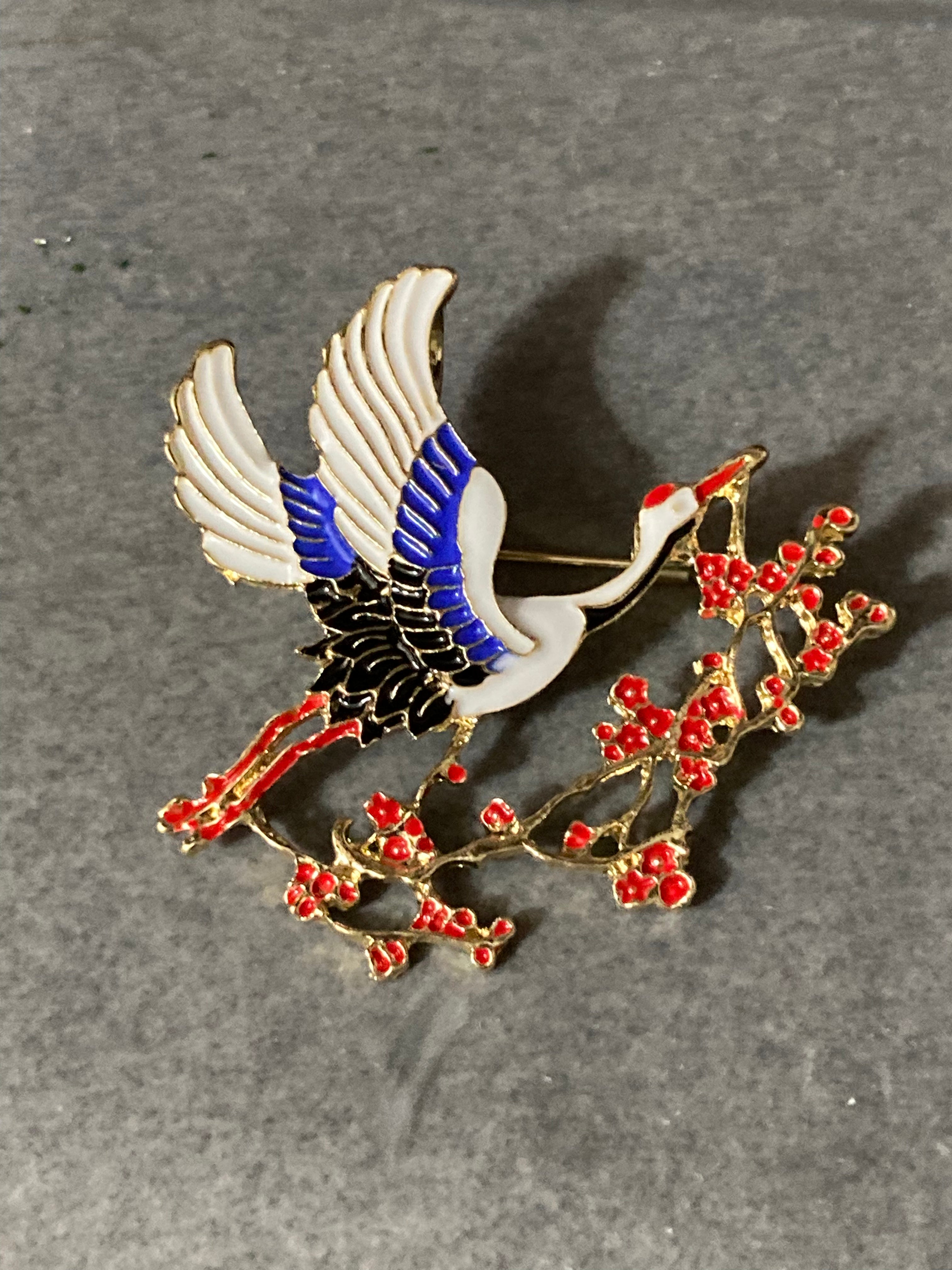 Japanese crane enamel brooch black