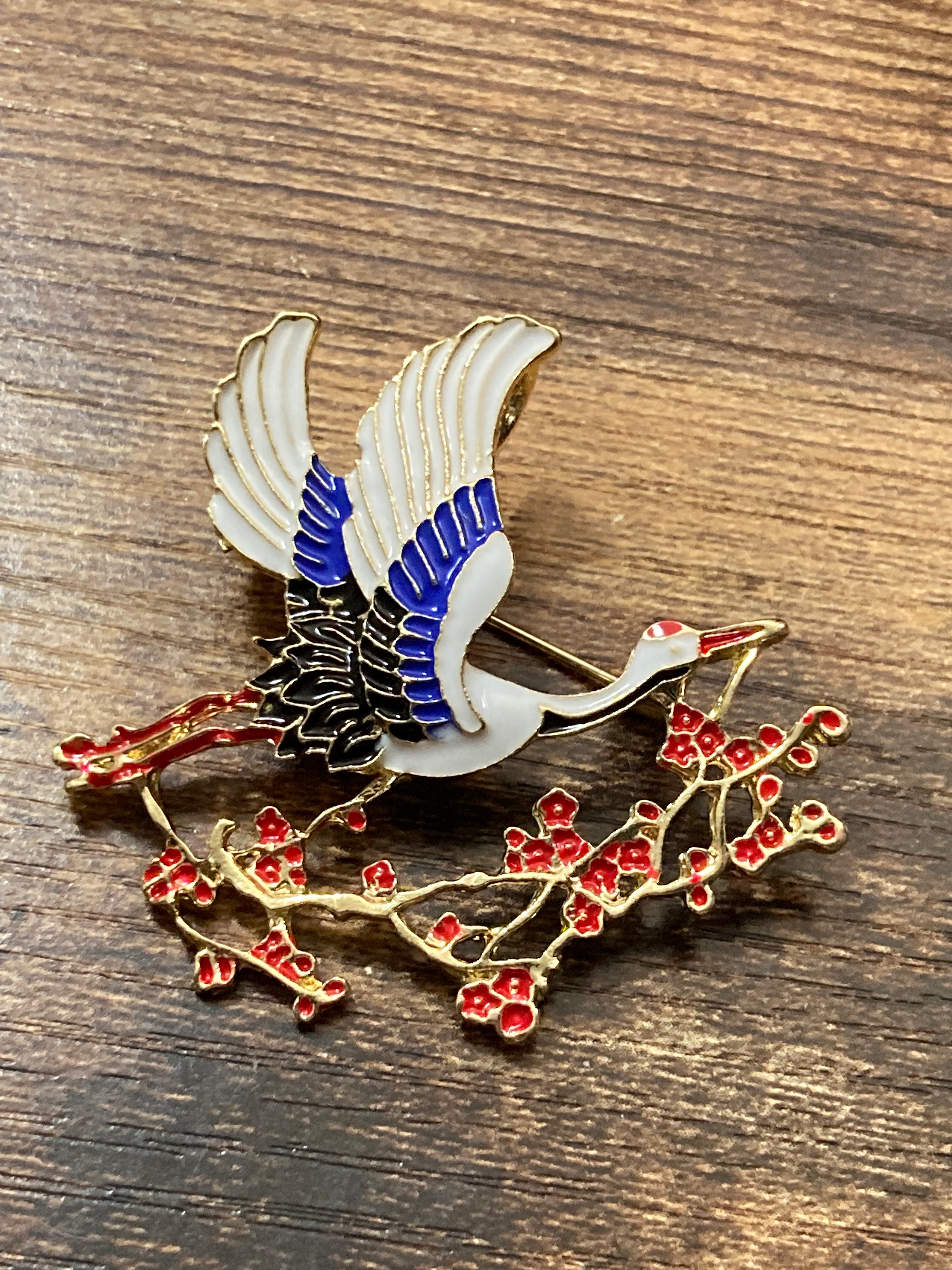 Japanese crane enamel brooch black