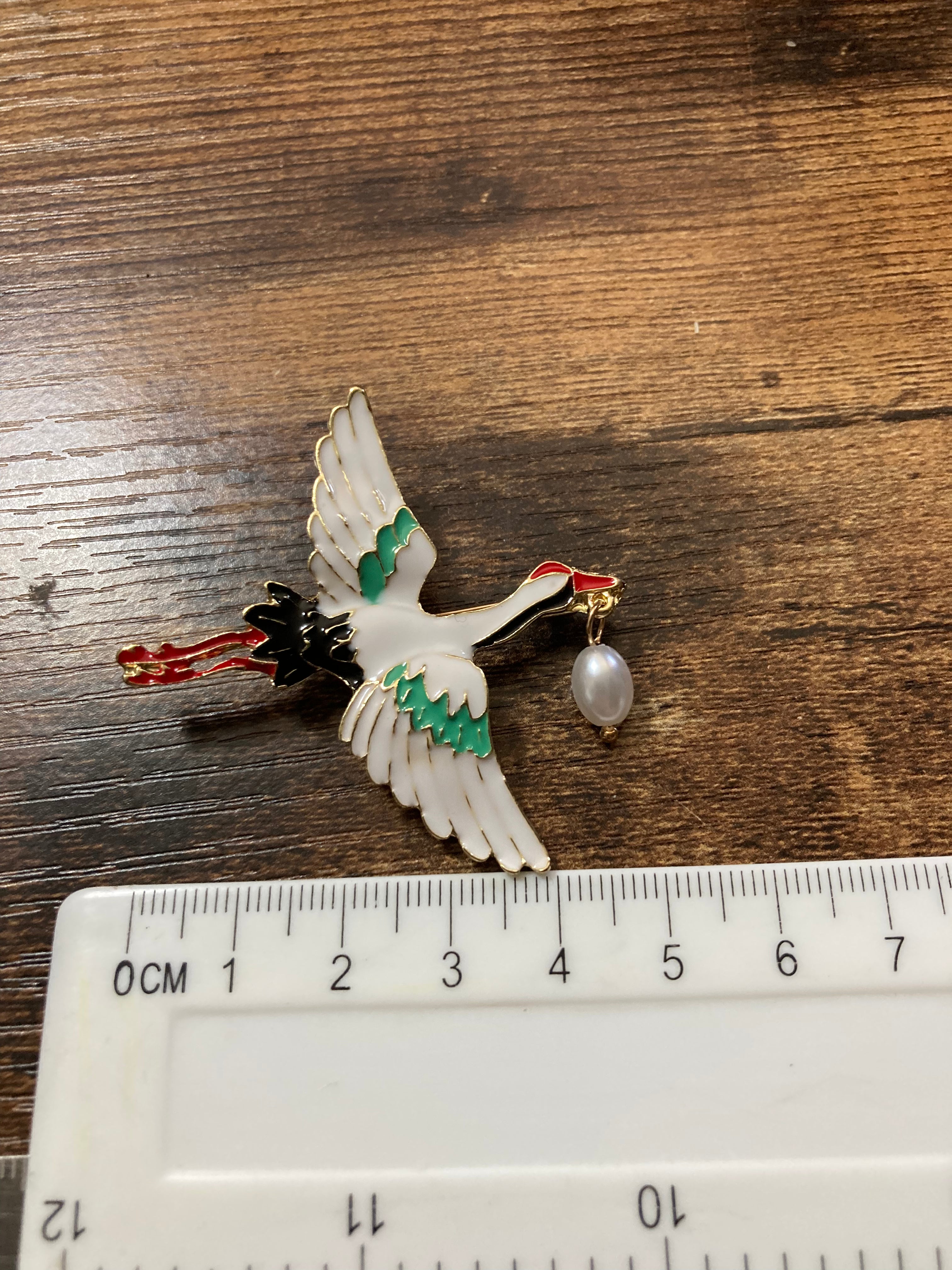 Japanese faux pearl crane brooch