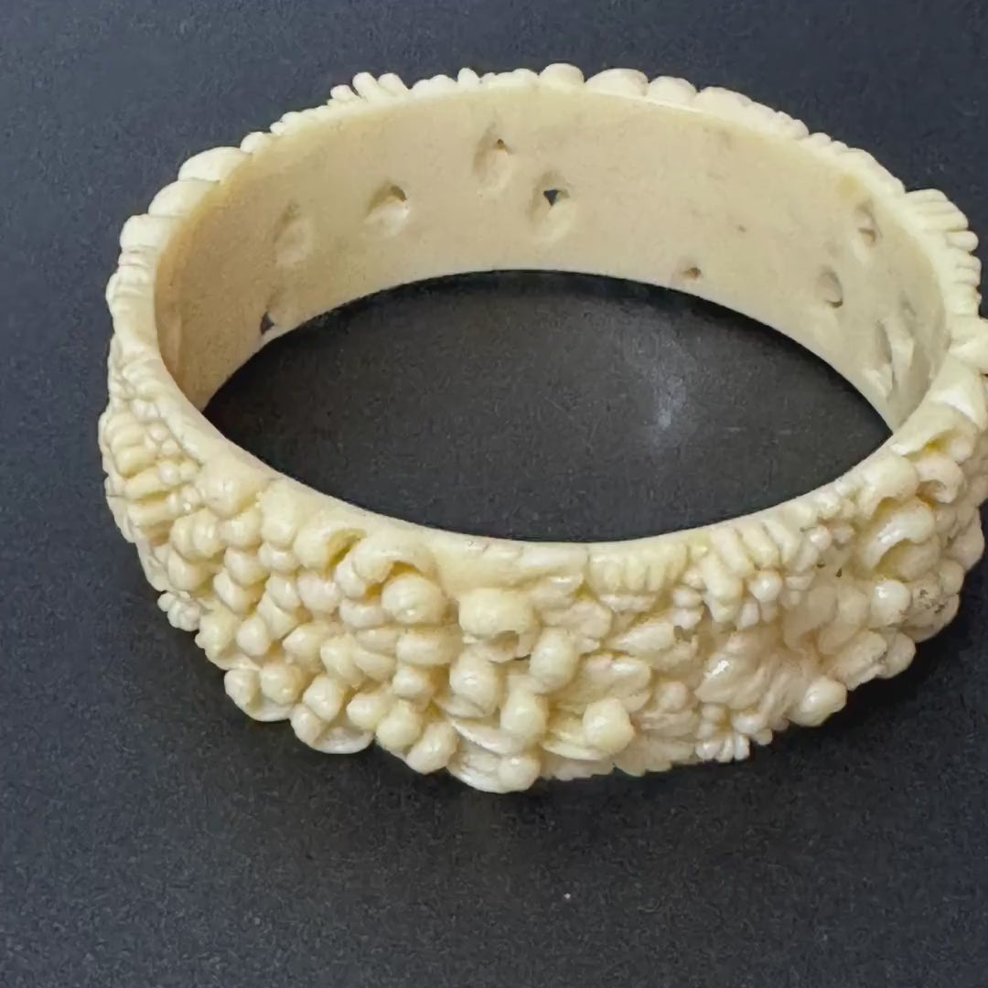 Antique Vintage Art Deco Period Cream Early Plastic Celluloid bangle bracelet