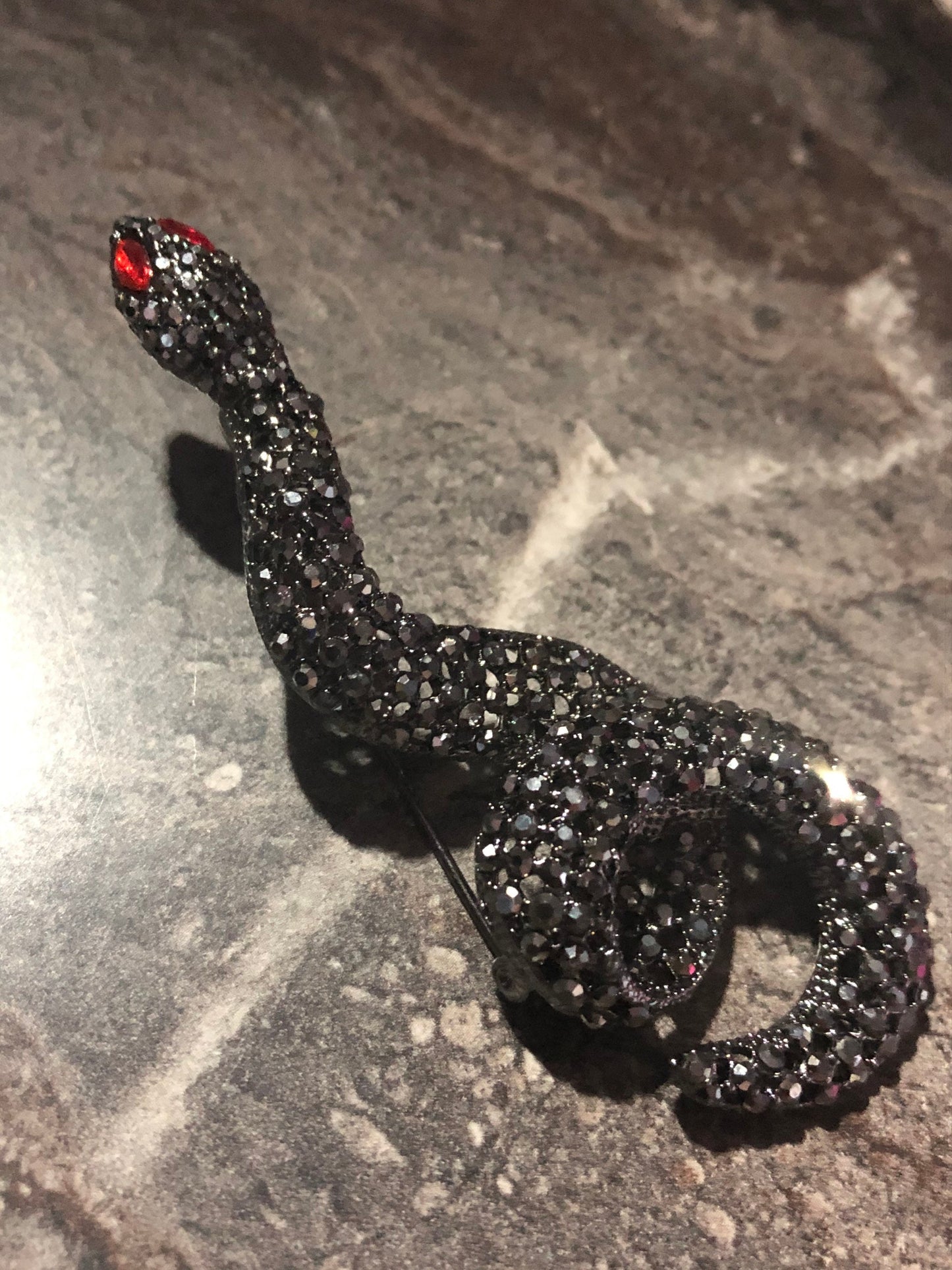 8cm long Retro dark Steel grey silver Tone marcasite metal with ruby red glass paste diamanté eye snake brooch combi pendant necklace