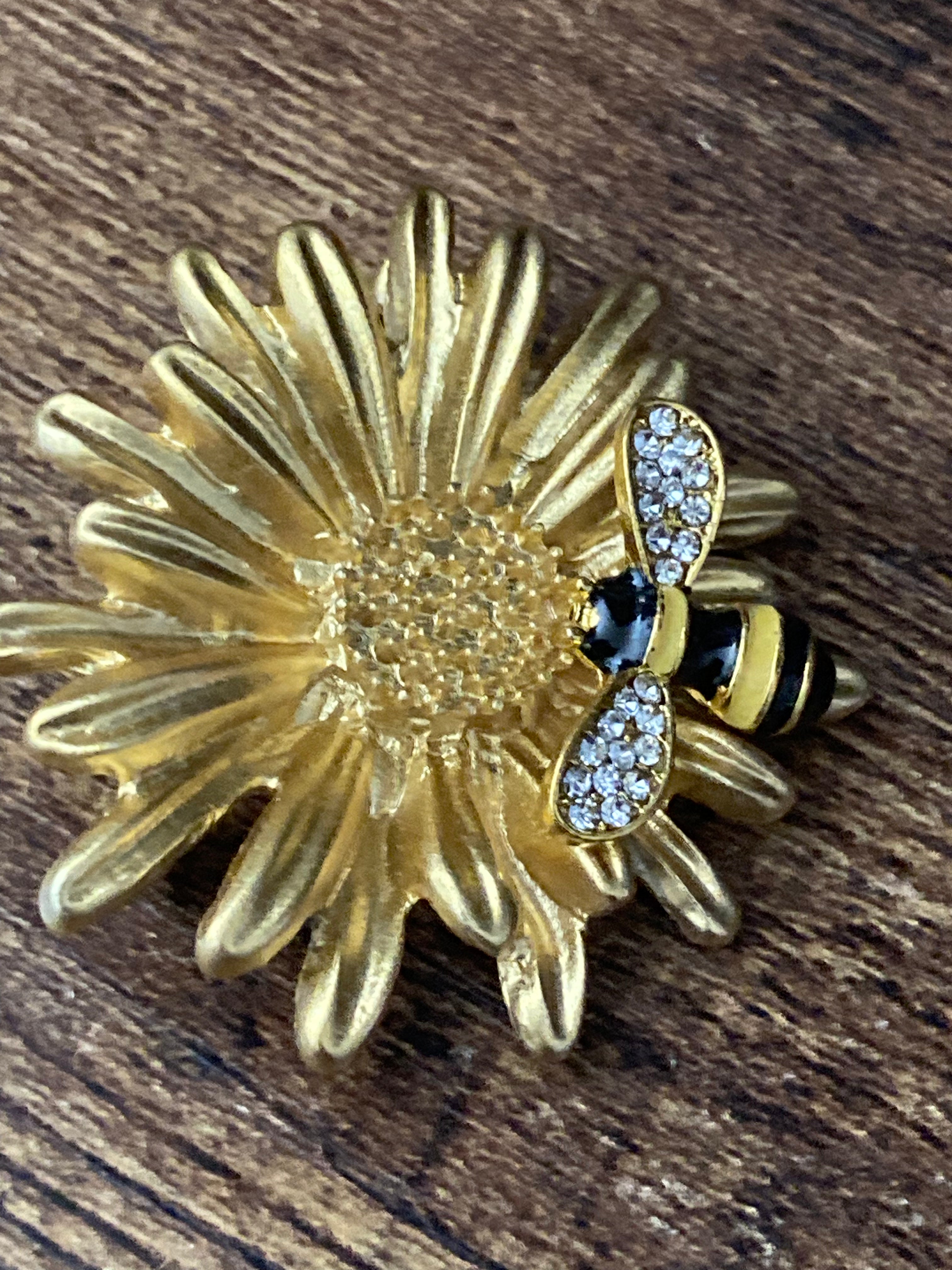 Gold bee collecting nectar flower brooch