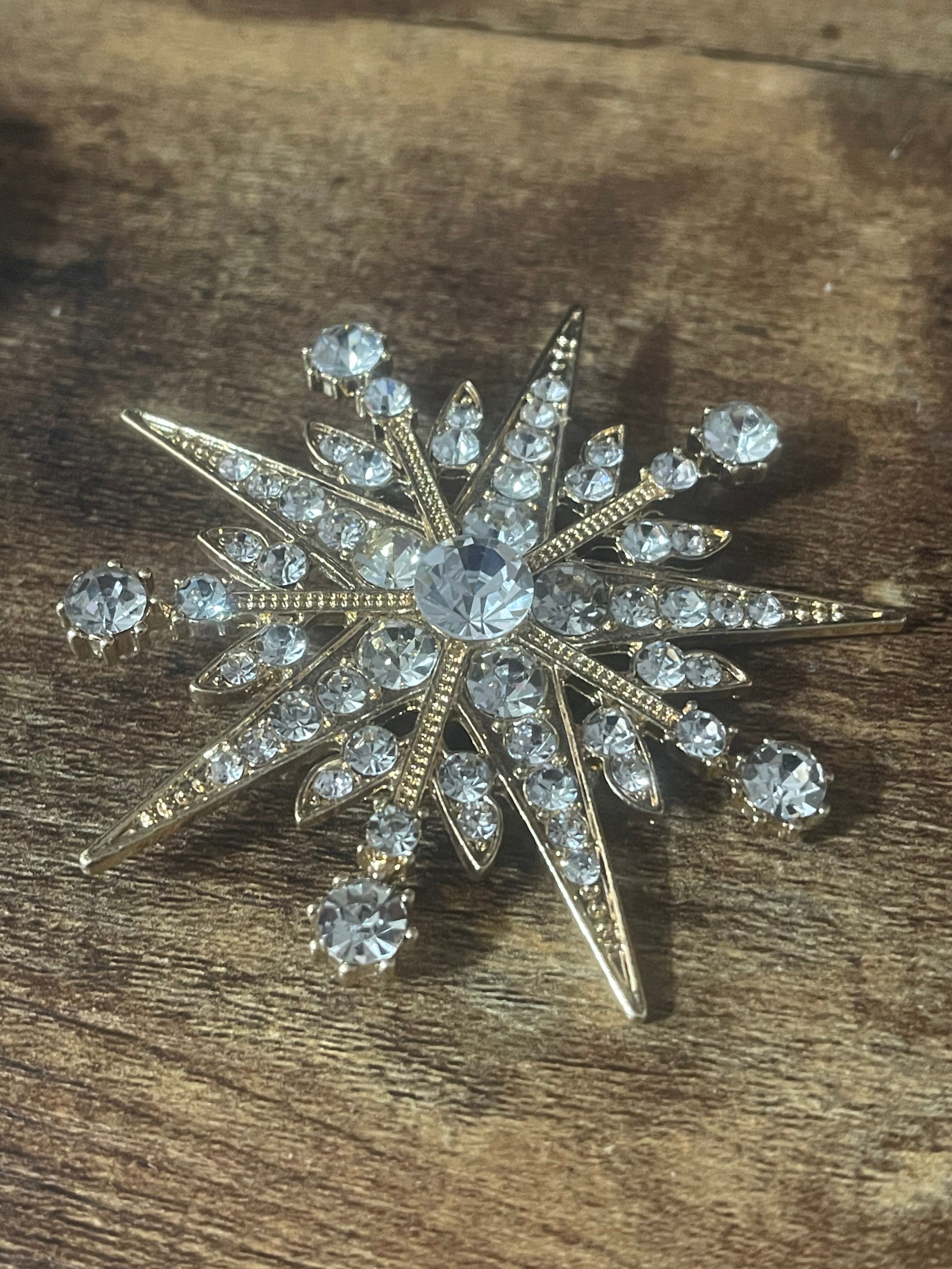 Large diamanté gold star brooch