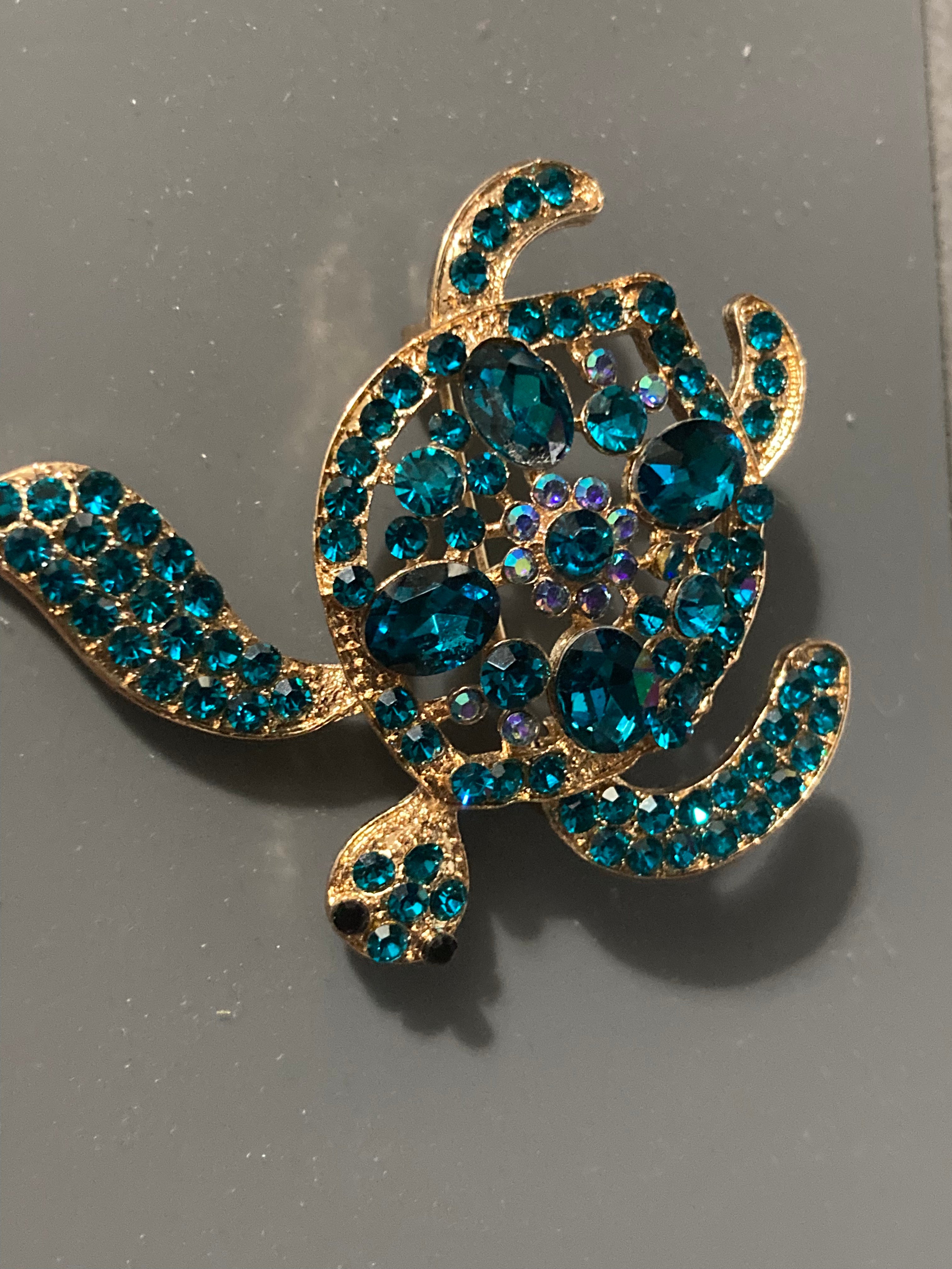 Teal blue diamanté sea turtle brooch NEW