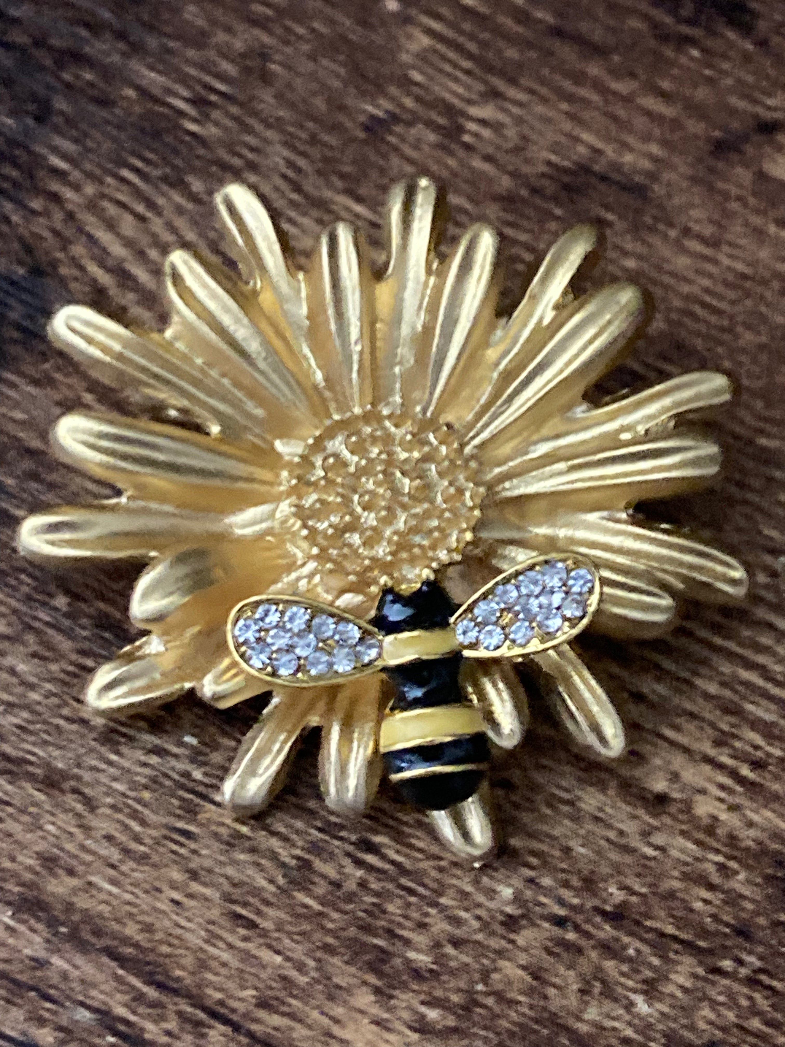 Gold bee collecting nectar flower brooch