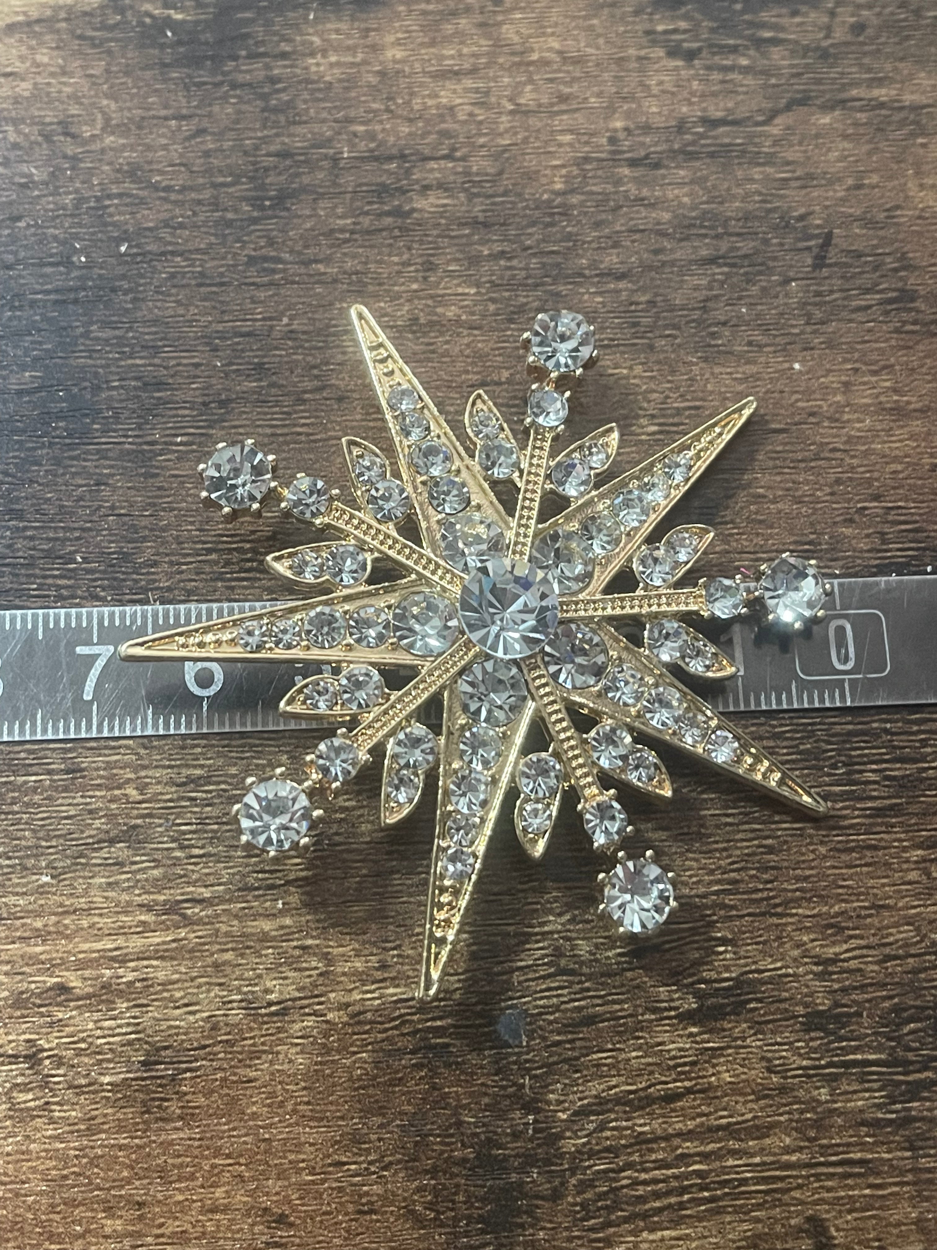 Large diamanté gold star brooch