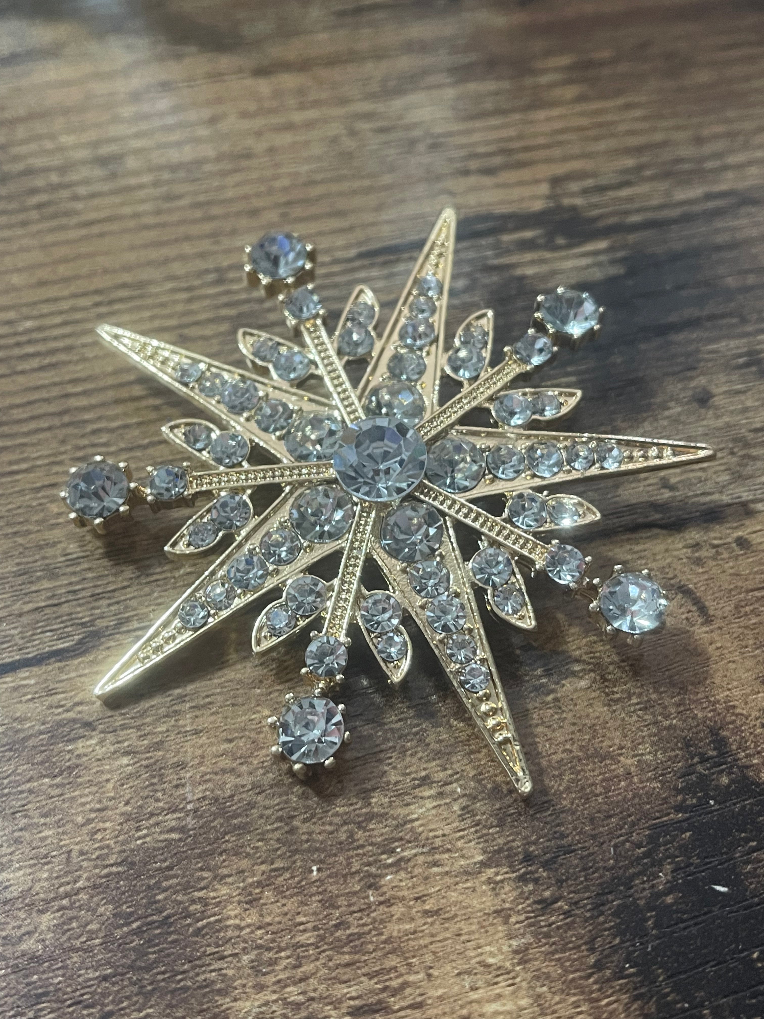 Large diamanté gold star brooch