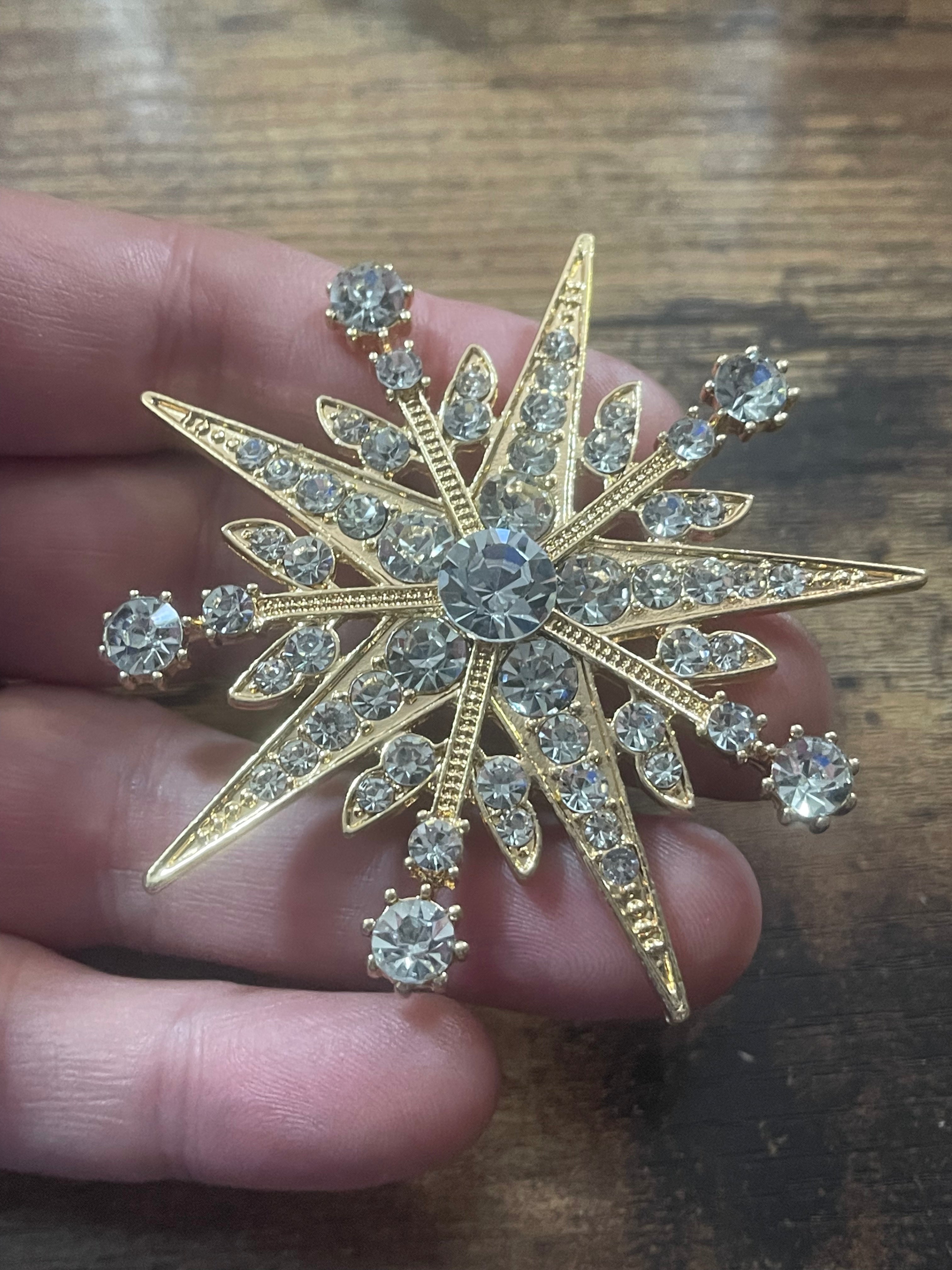 Large diamanté gold star brooch