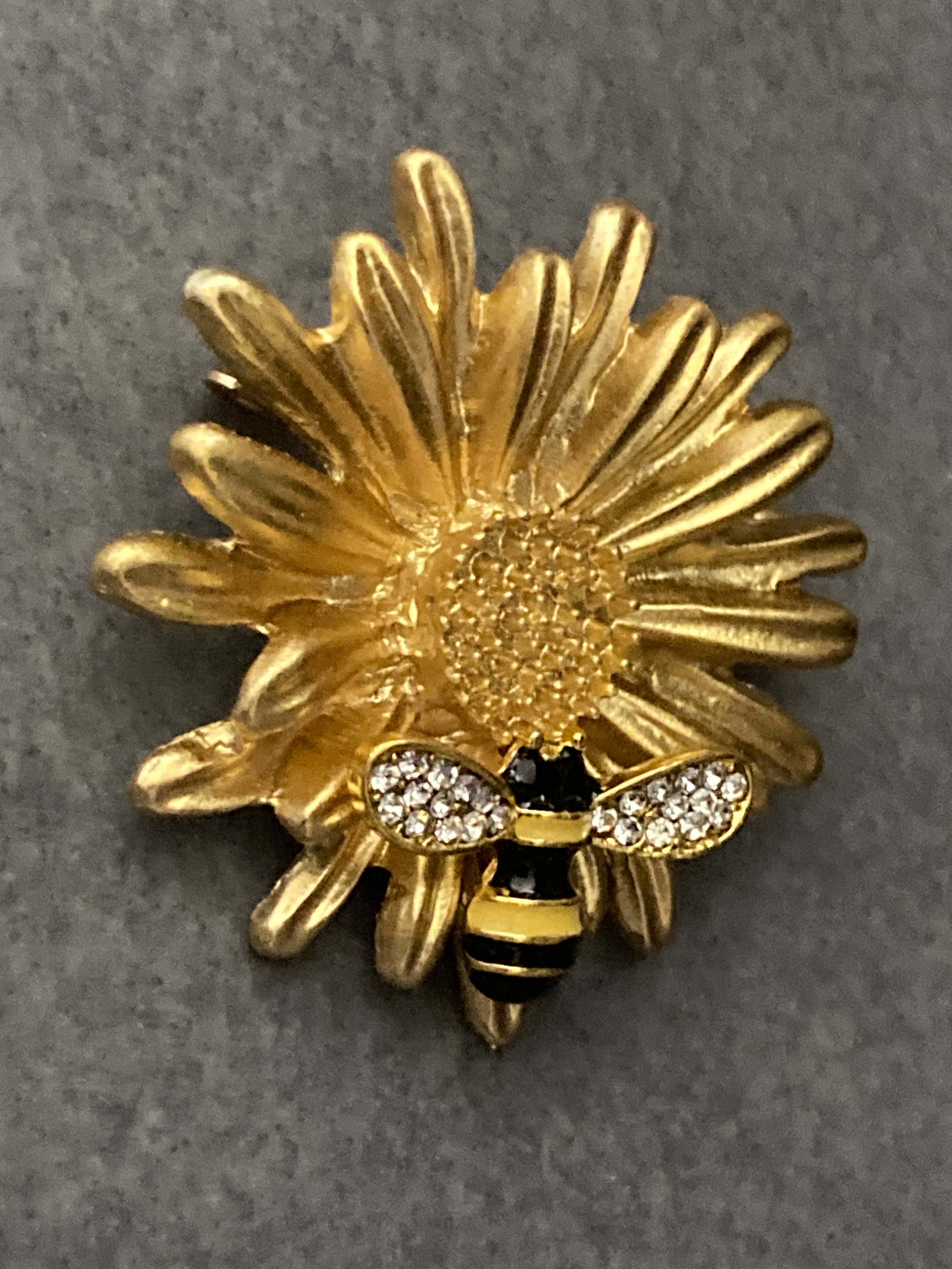 Gold bee collecting nectar flower brooch