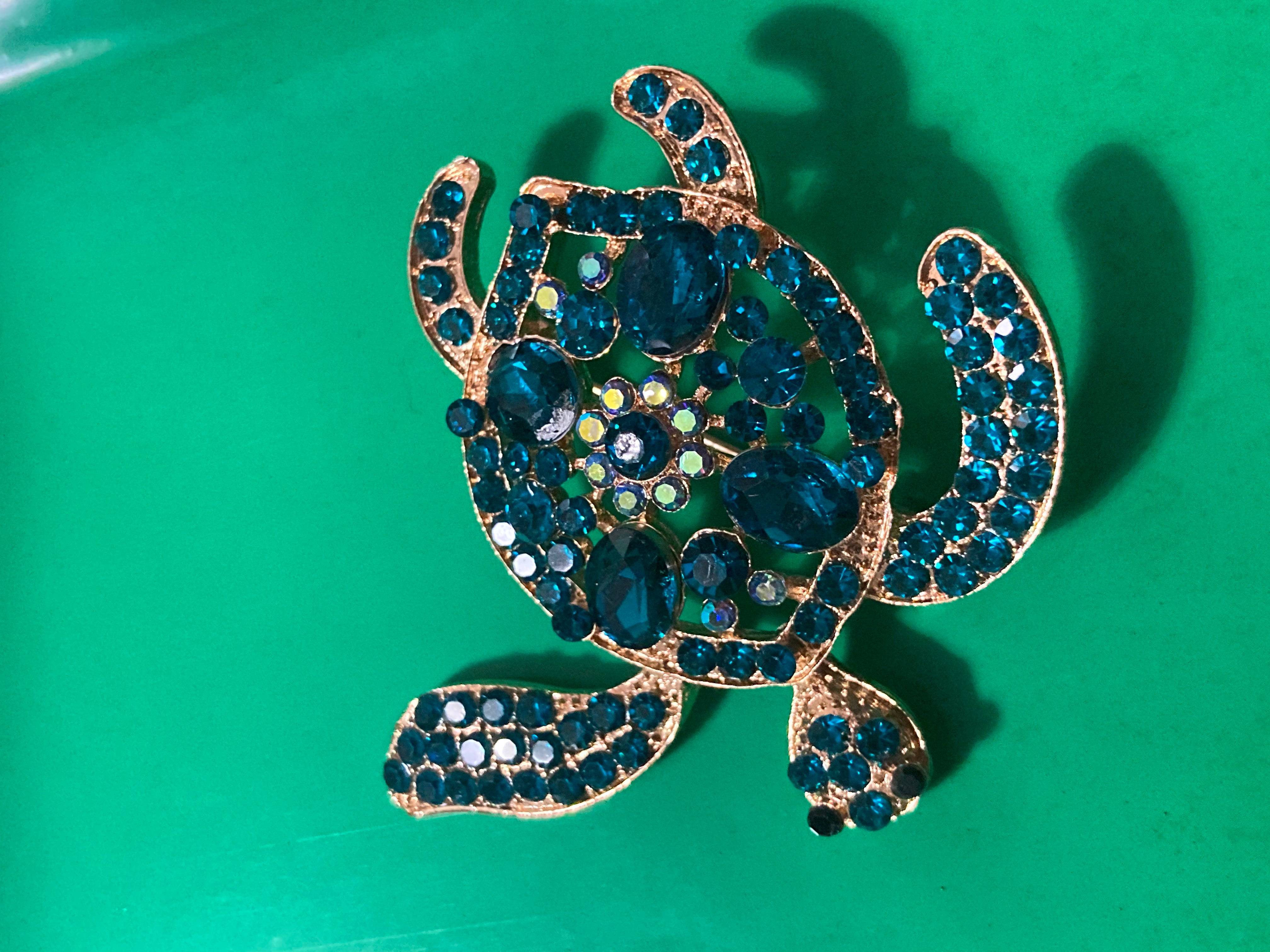 Teal blue diamanté sea turtle brooch NEW