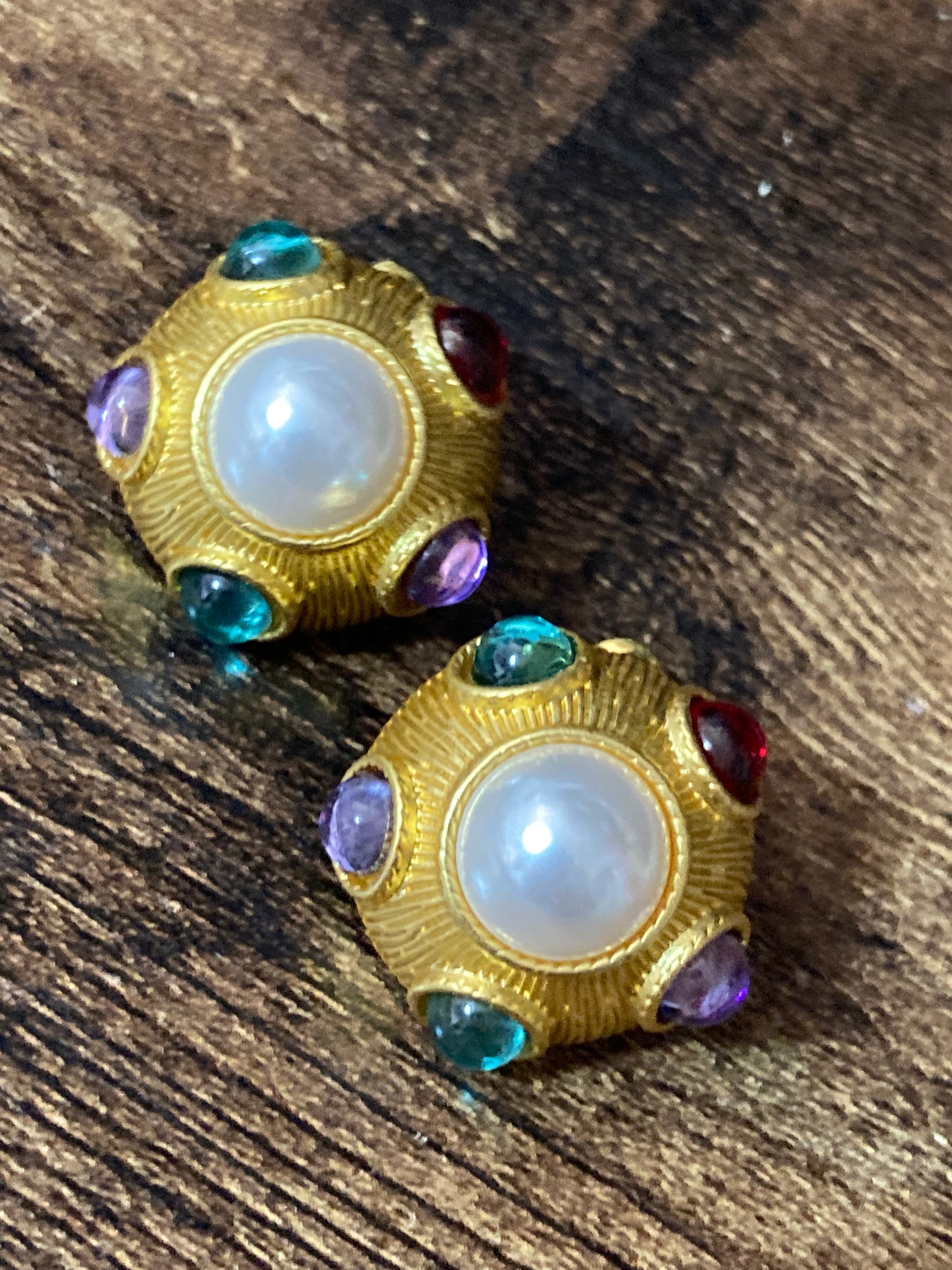 High end gripoix style gold stud earrings