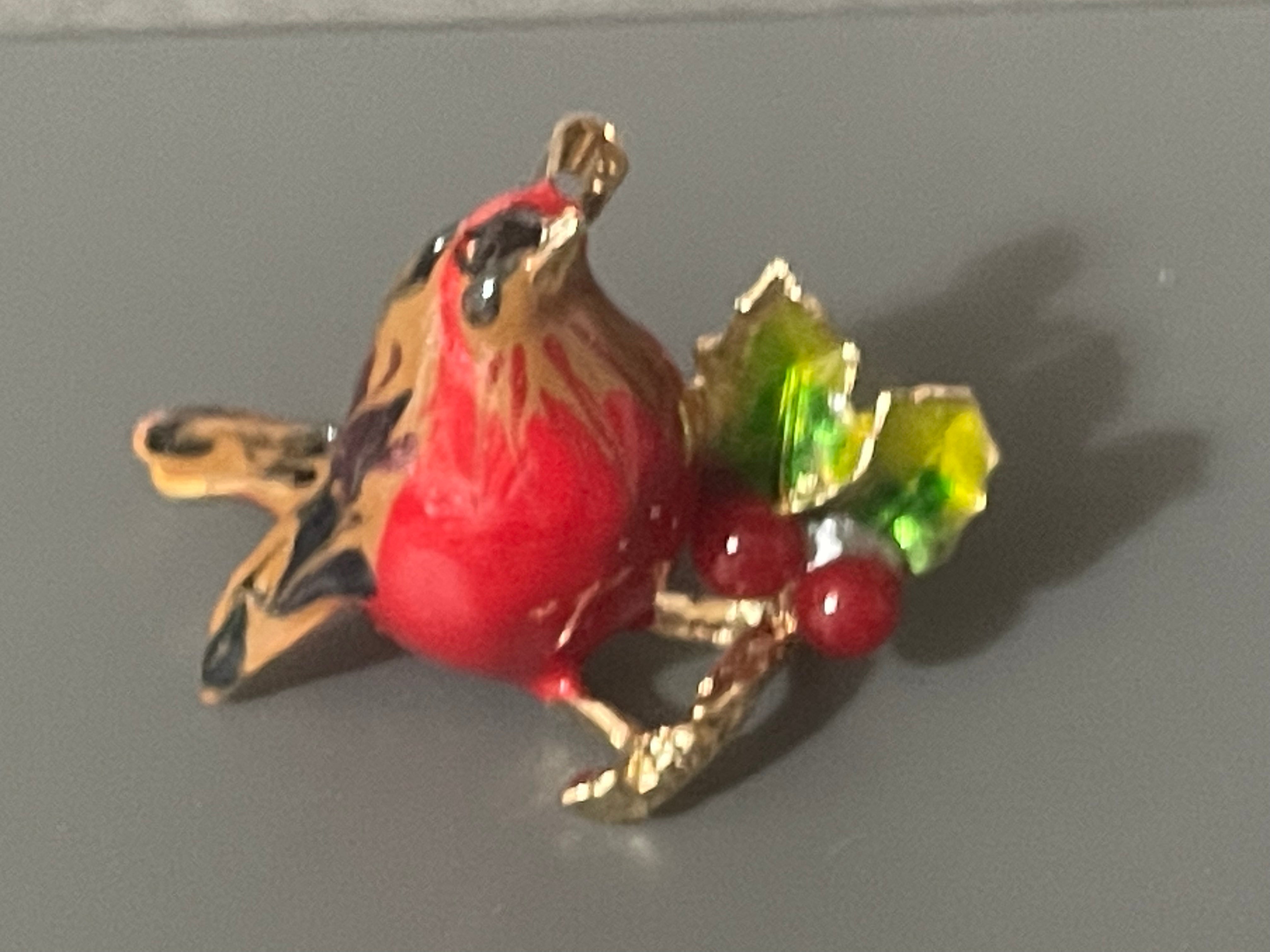 Plump Christmas robin brooch red enamel with holly