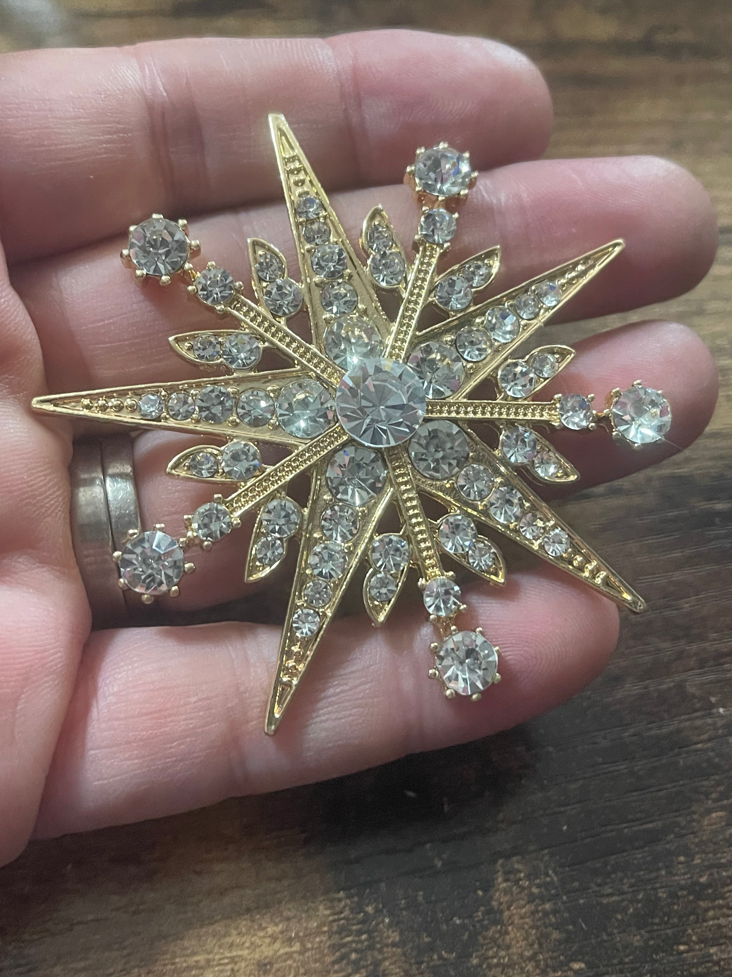 Large diamanté gold star brooch