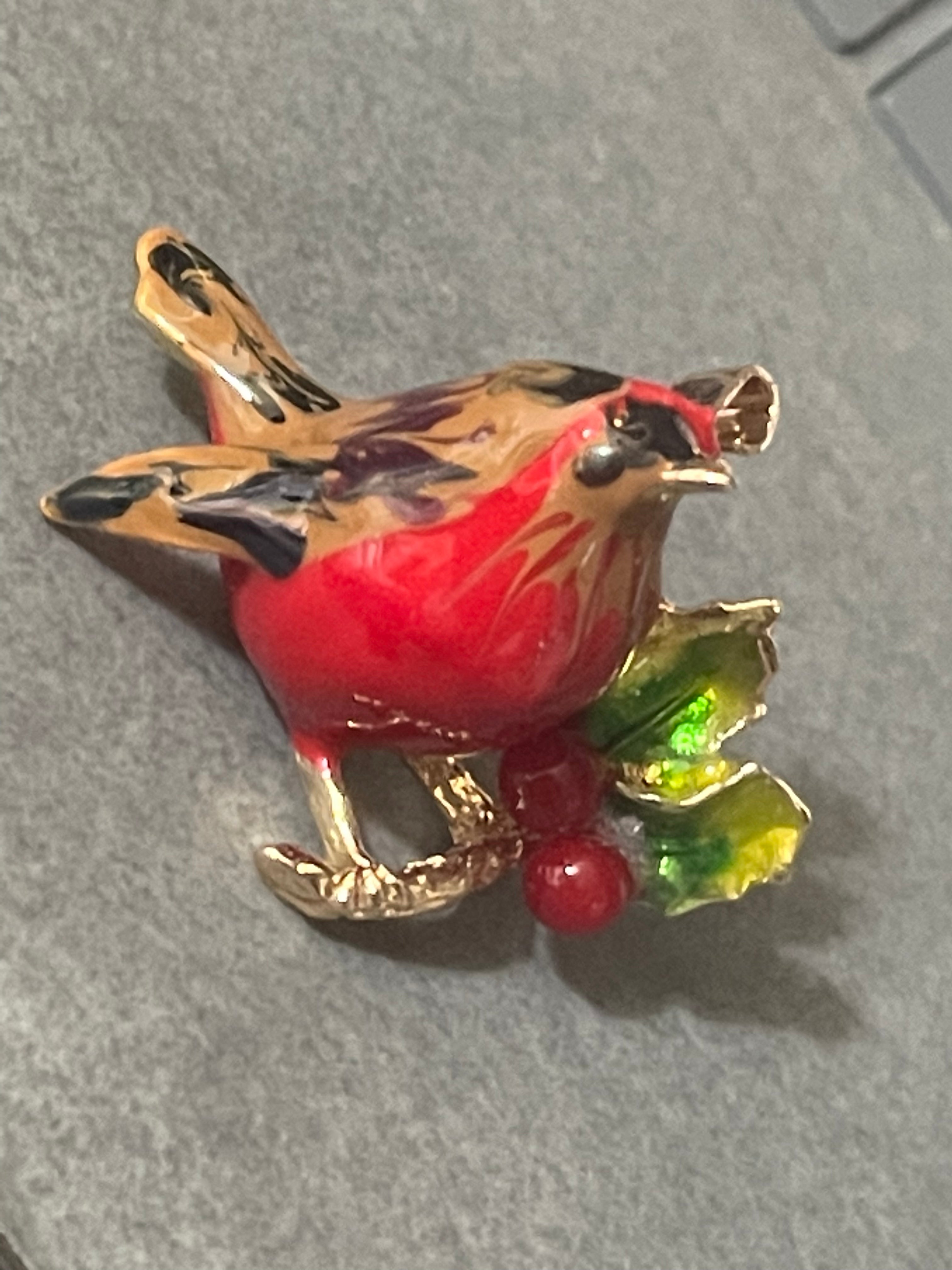 Plump Christmas robin brooch red enamel with holly