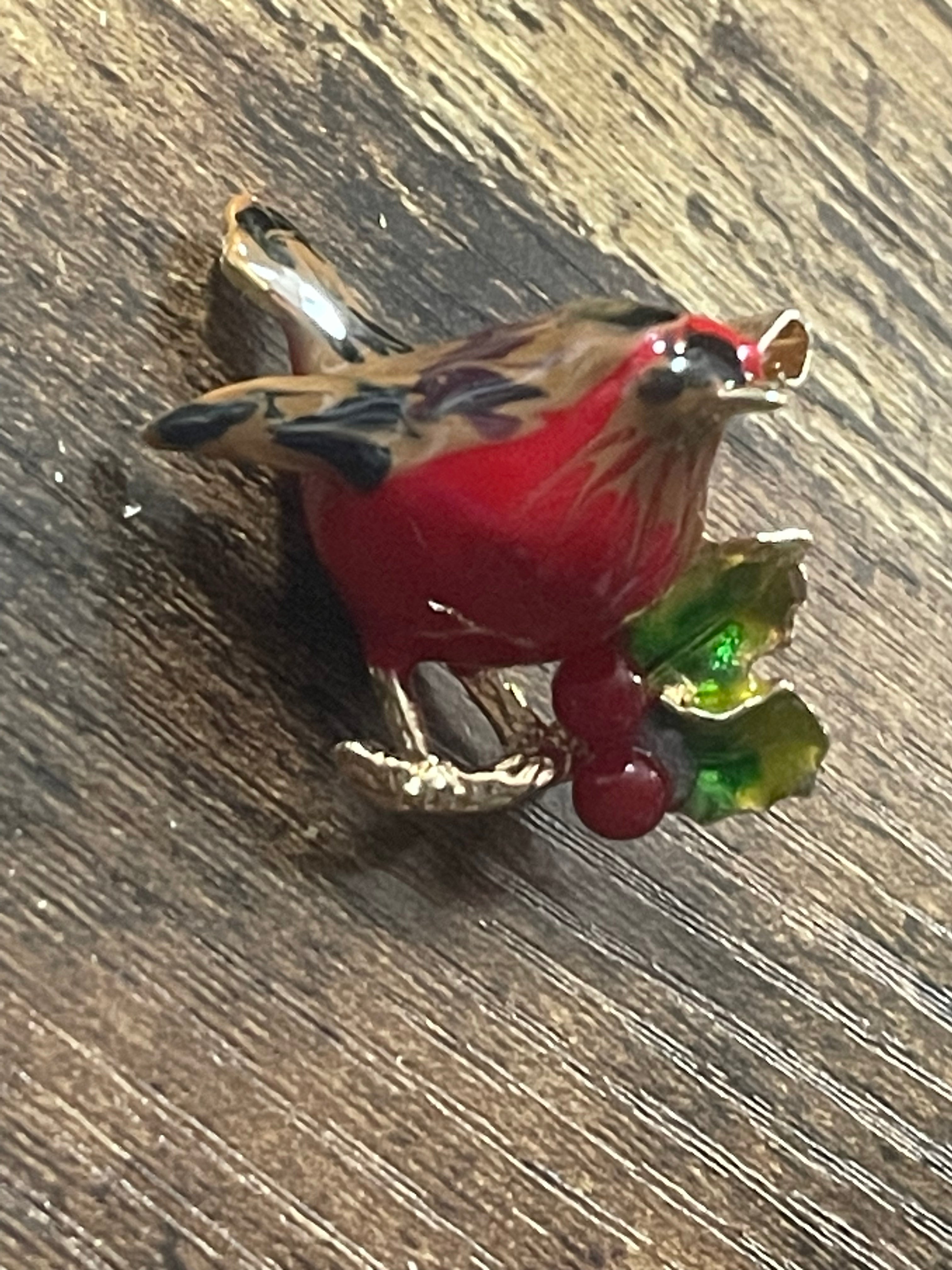 Plump Christmas robin brooch red enamel with holly