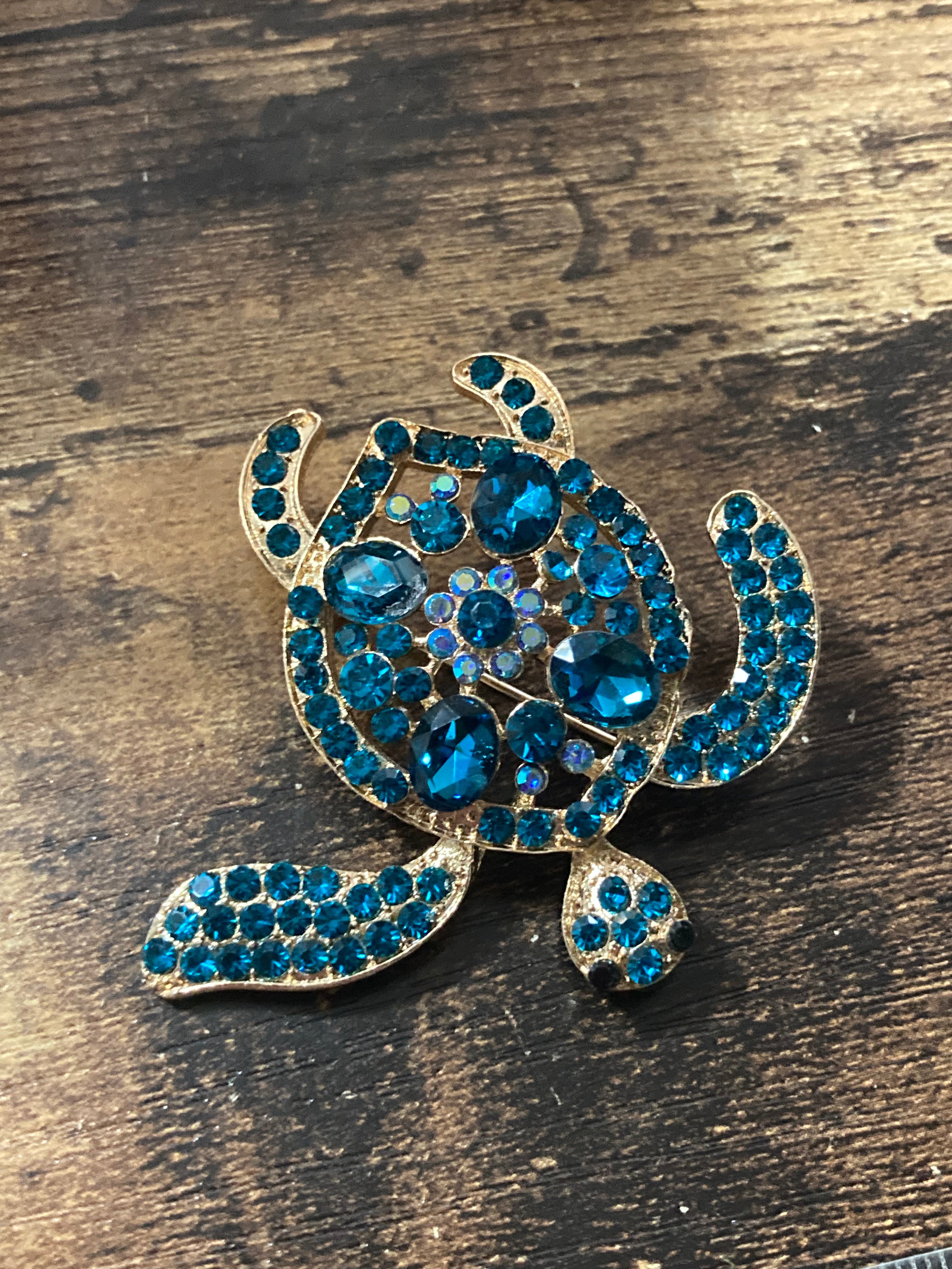 Teal blue diamanté sea turtle brooch NEW