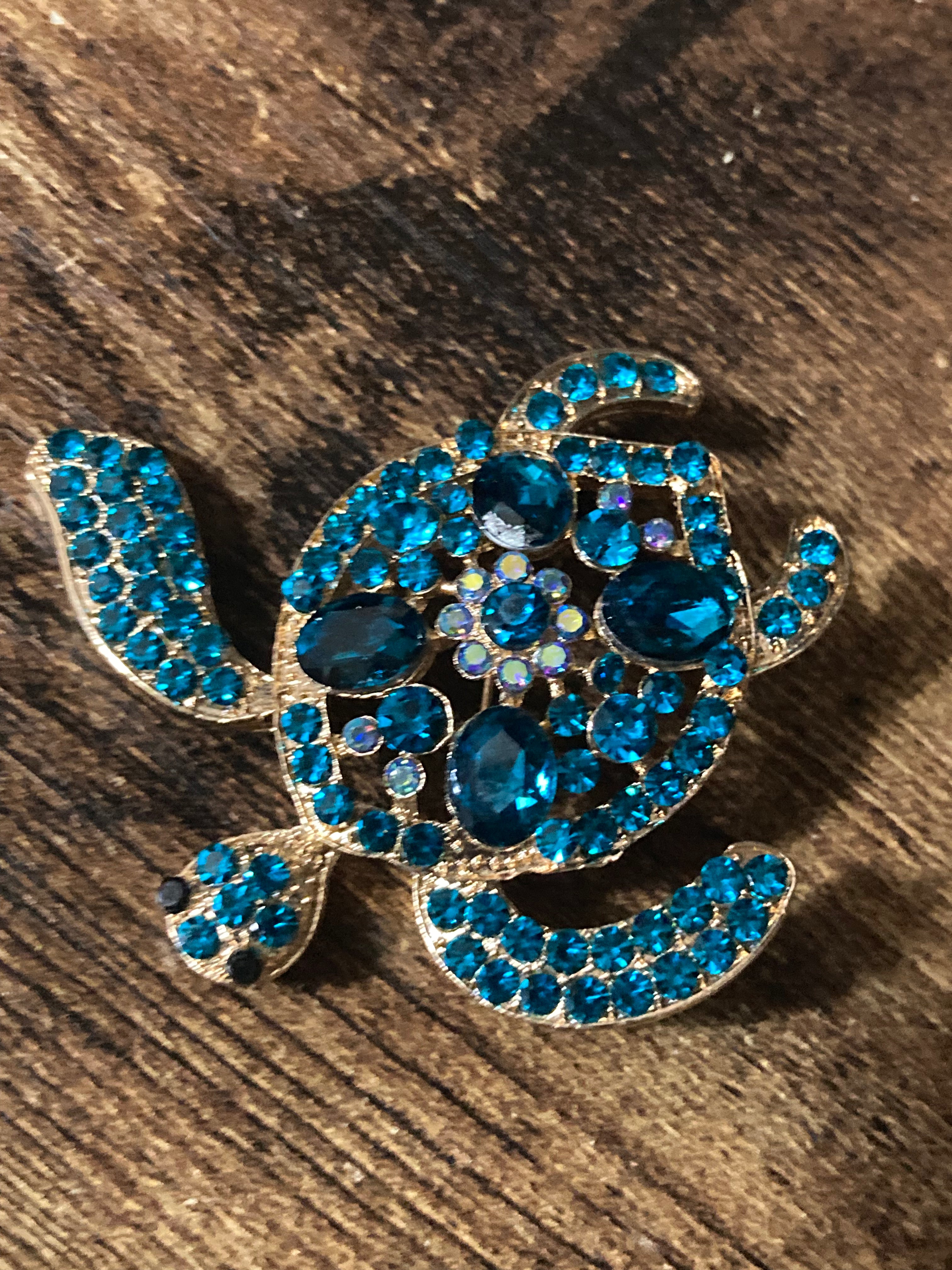 Teal blue diamanté sea turtle brooch NEW