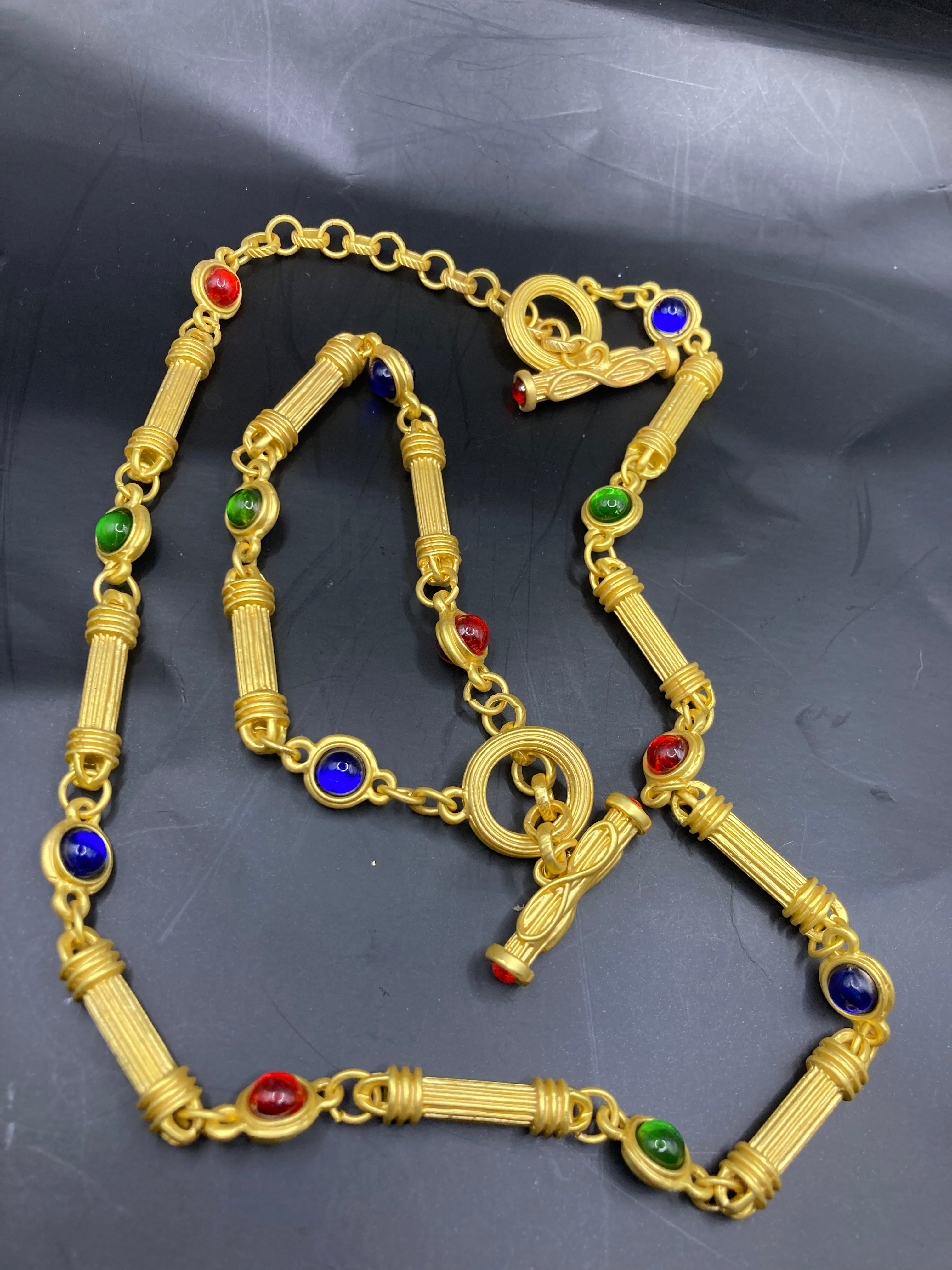 Matt gold Etruscan gripoix necklace bracelet set