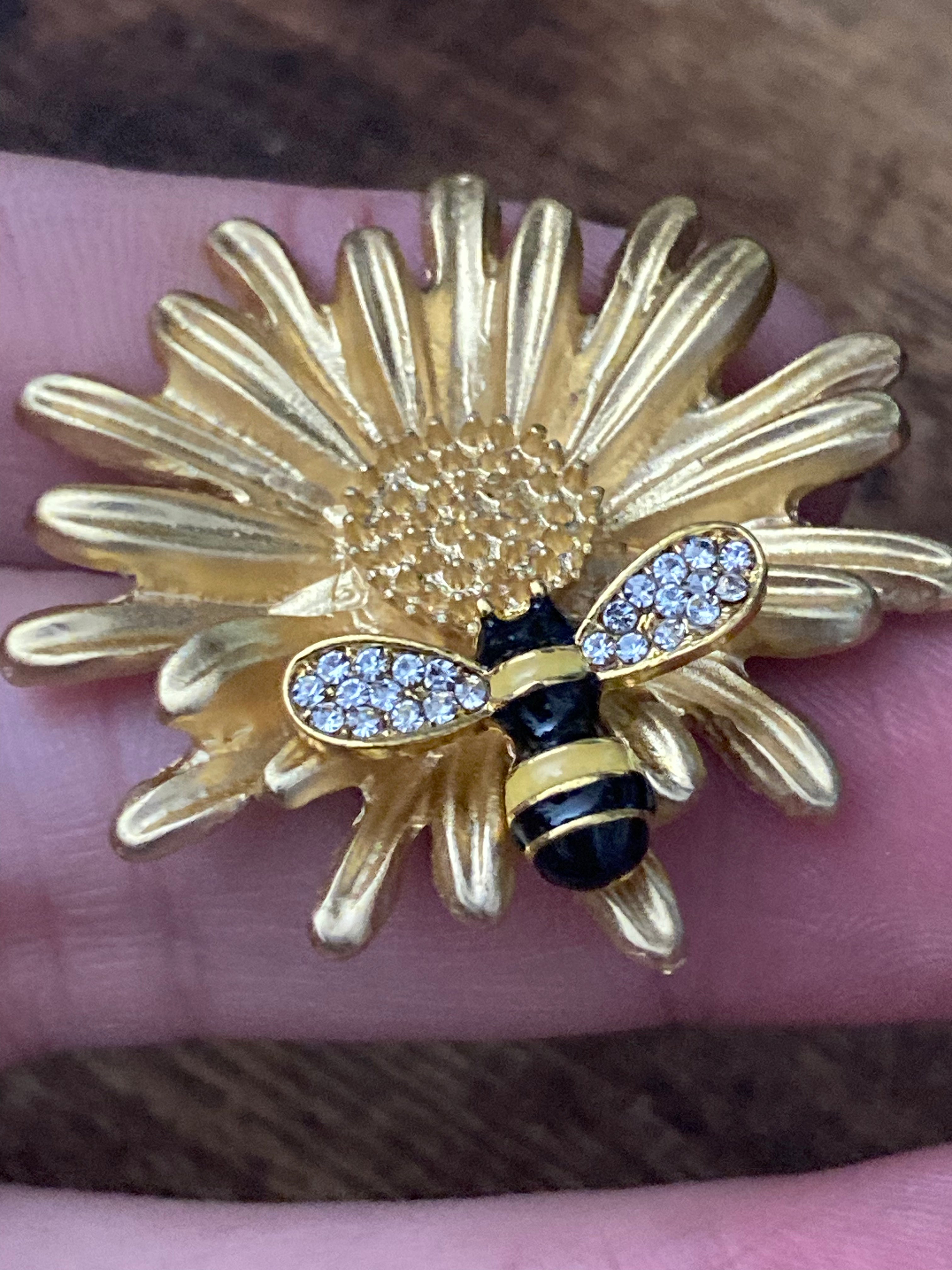 Gold bee collecting nectar flower brooch