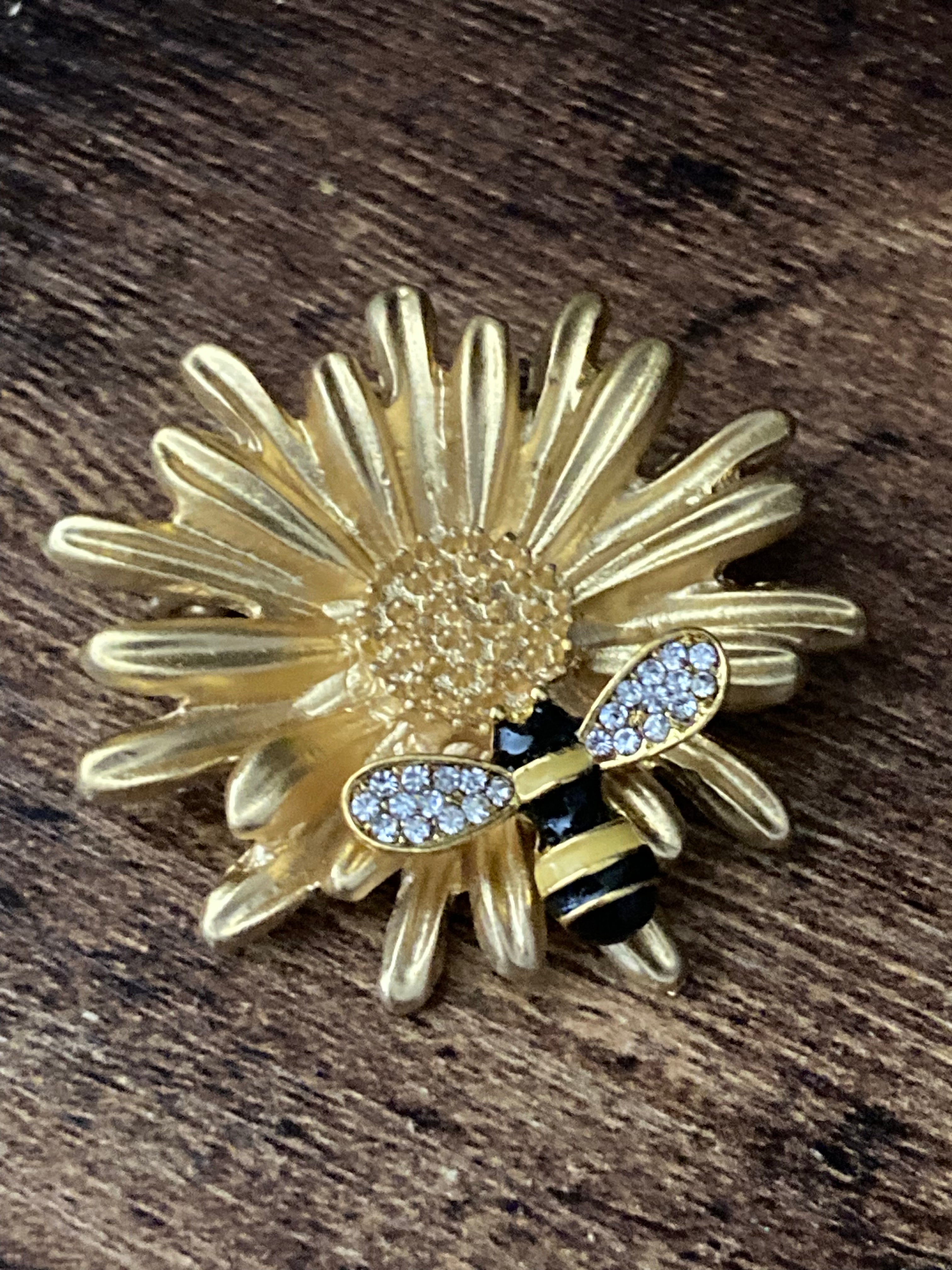 Gold bee collecting nectar flower brooch