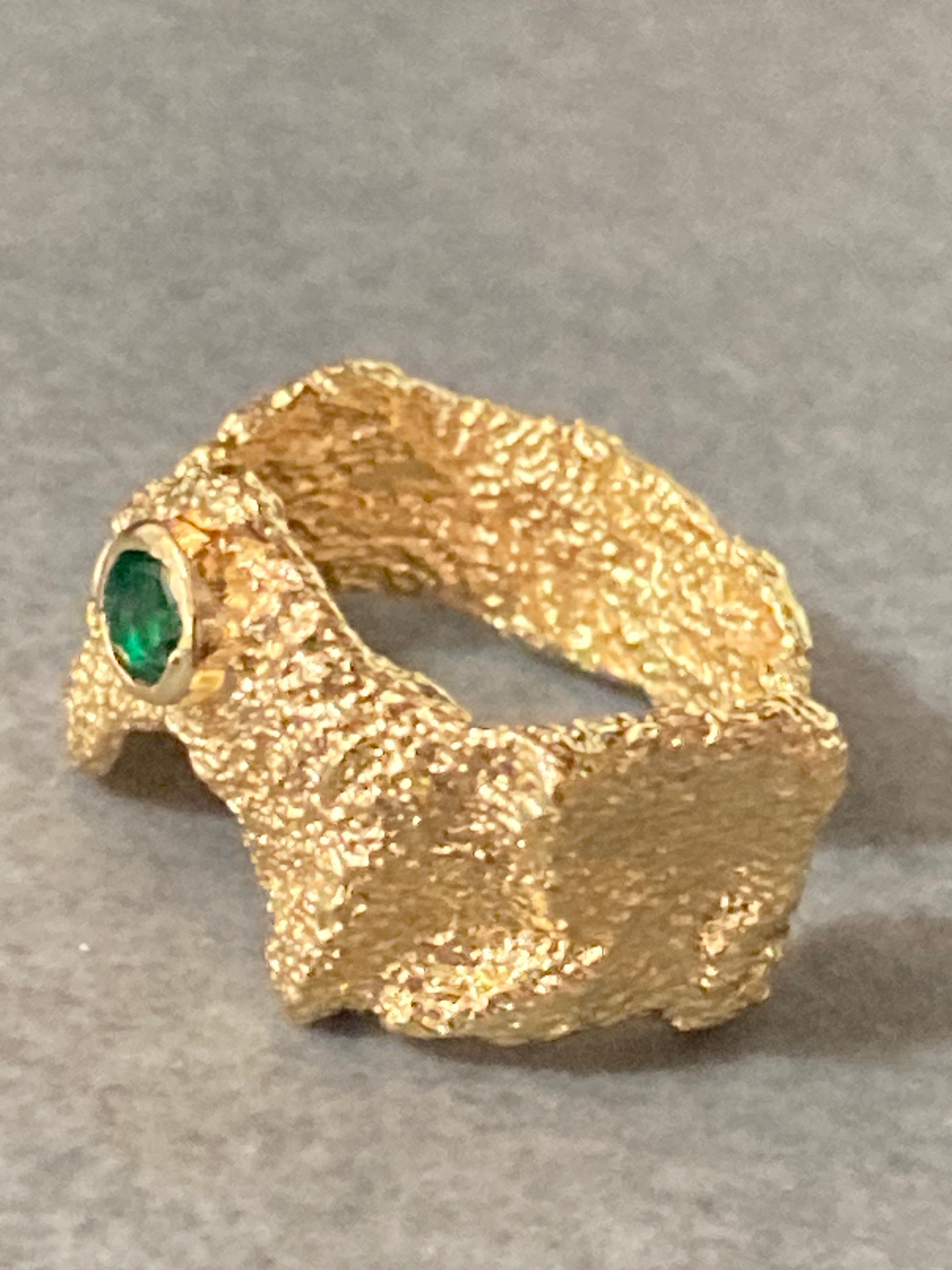 Modernist gold tone bark nugget dress ring with green stones